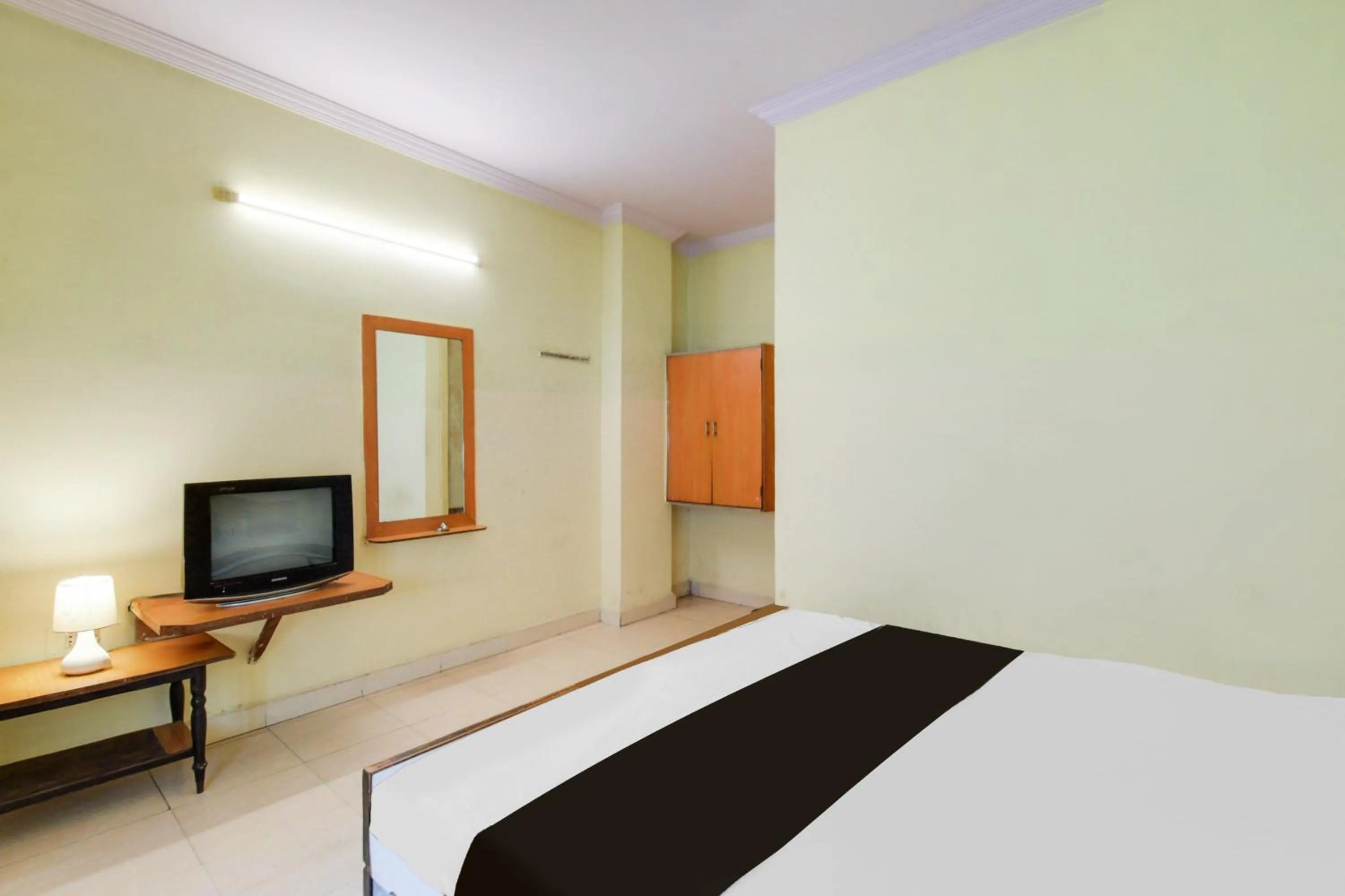 Bedroom in Hotel O New Sri Sai Amaravati Lodge