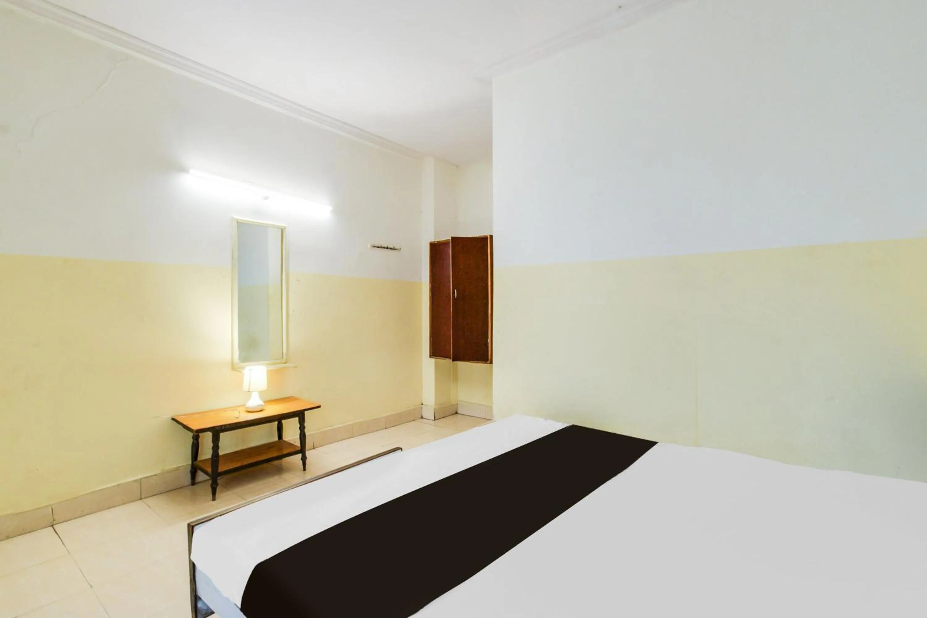 Bedroom in Hotel O New Sri Sai Amaravati Lodge