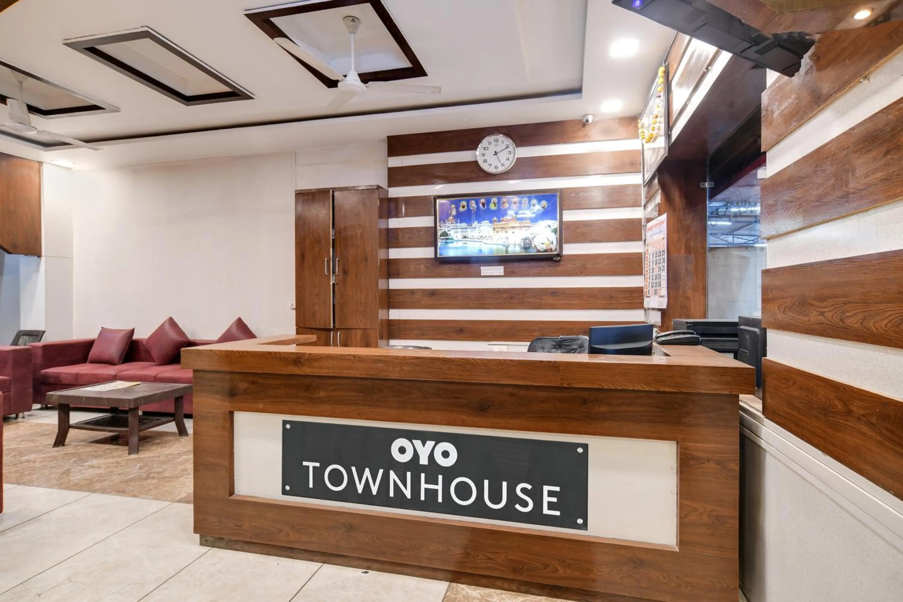 Lobby or reception in Townhouse Prime Stay