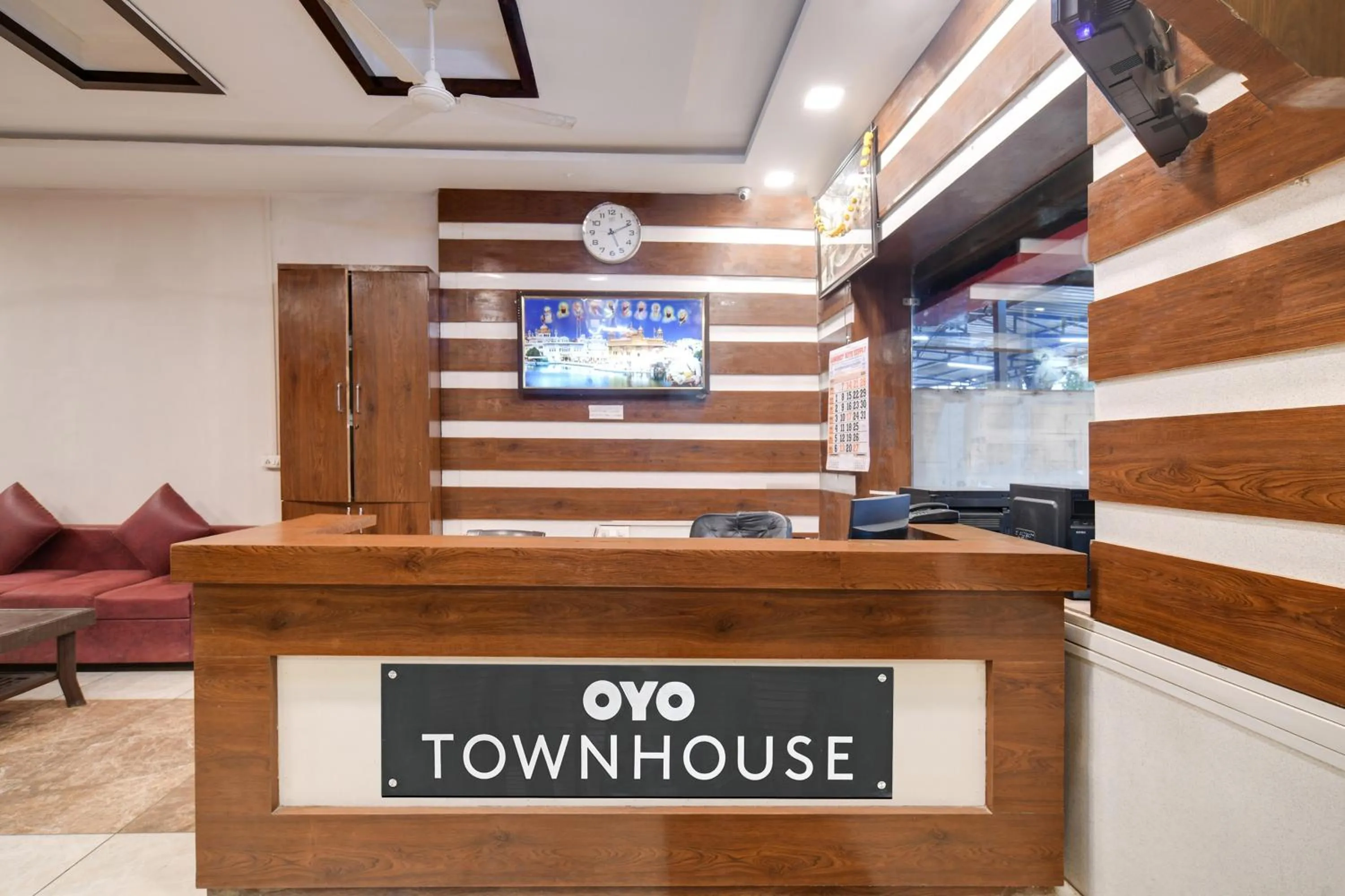 Lobby or reception in Townhouse Prime Stay