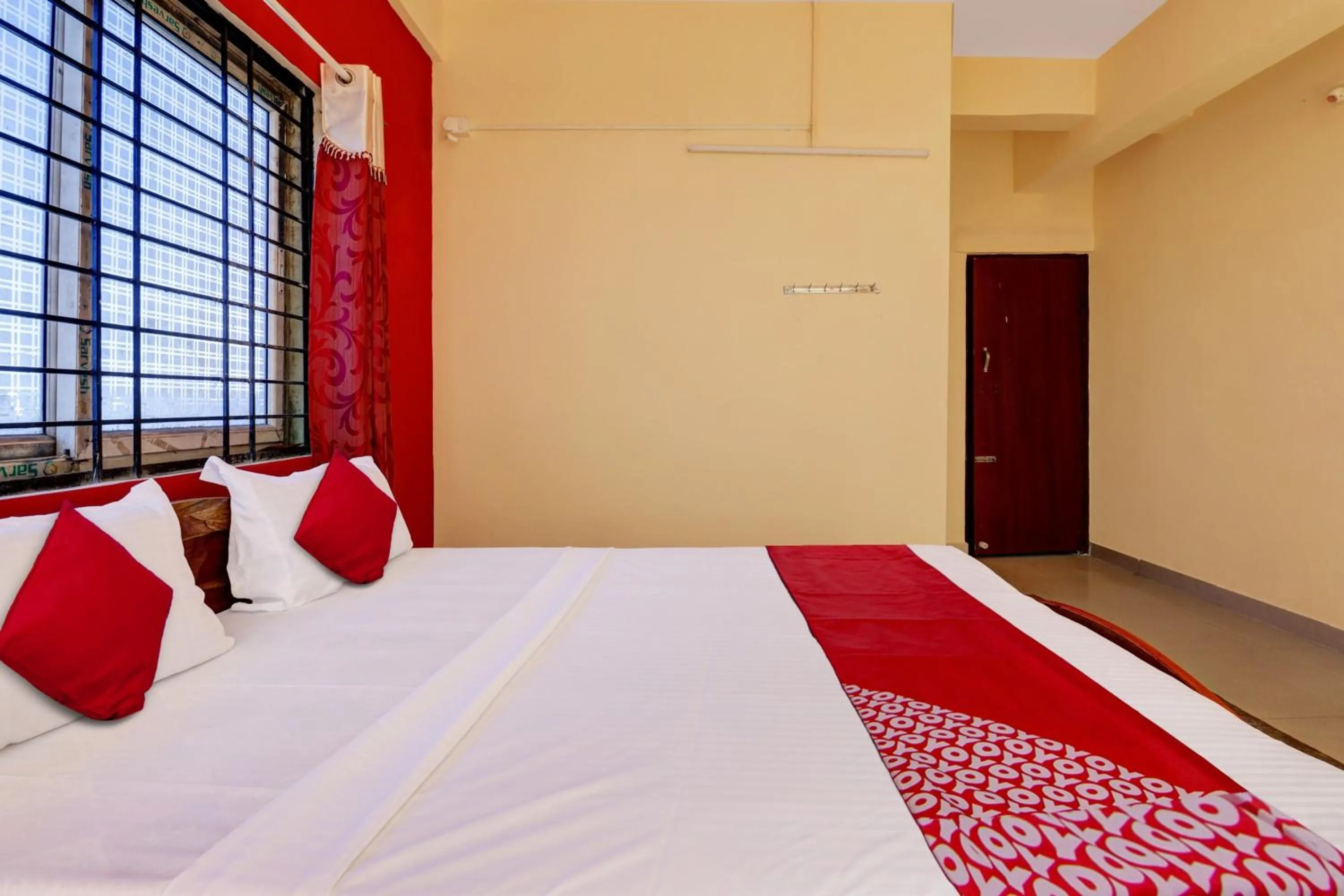 Bedroom in Hotel O S.L.V Boarding & Lodging