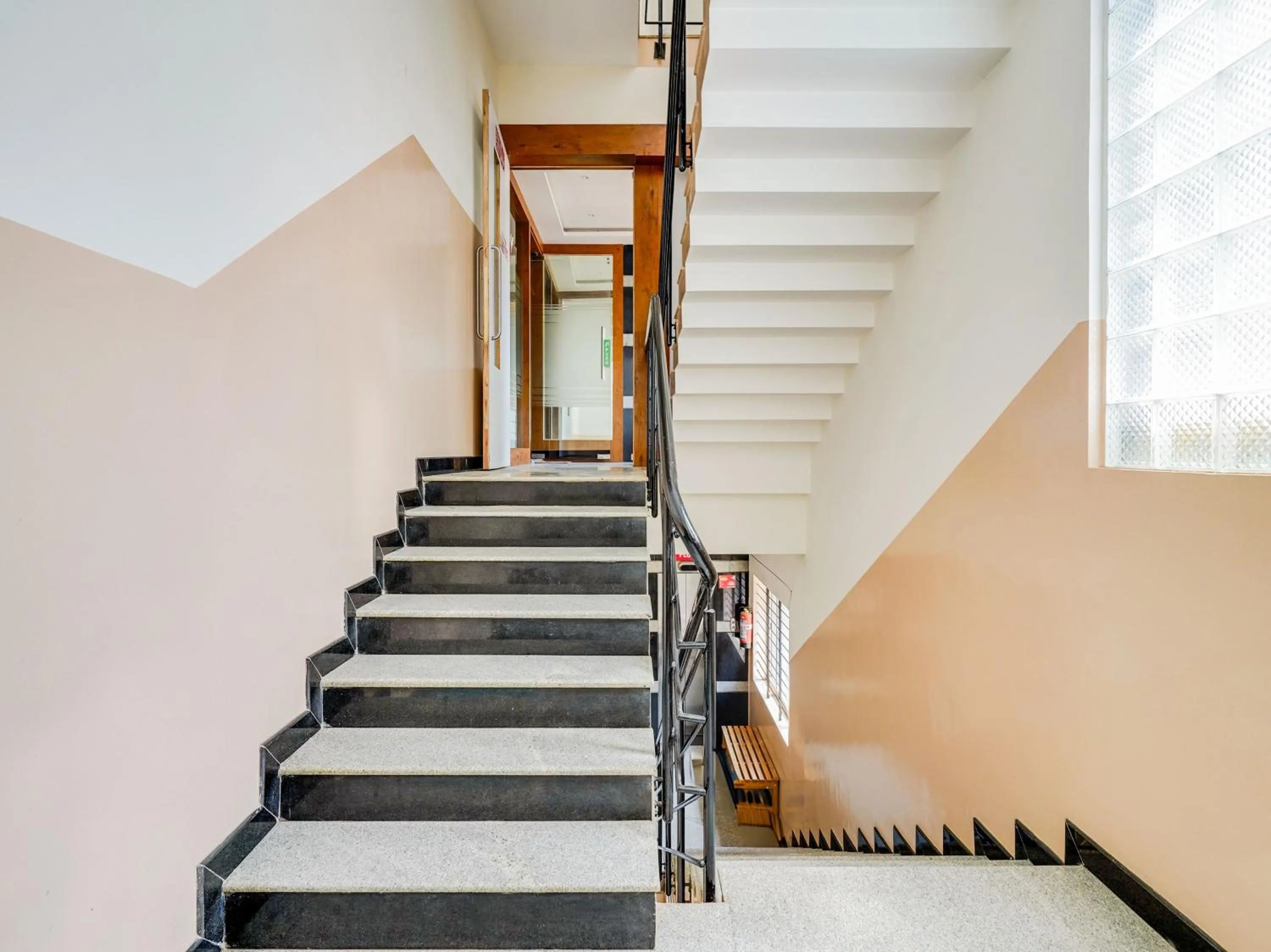 Lobby or reception in Super Townhouse Ramamurthy Nagar West Formerly Phoenix Hotel