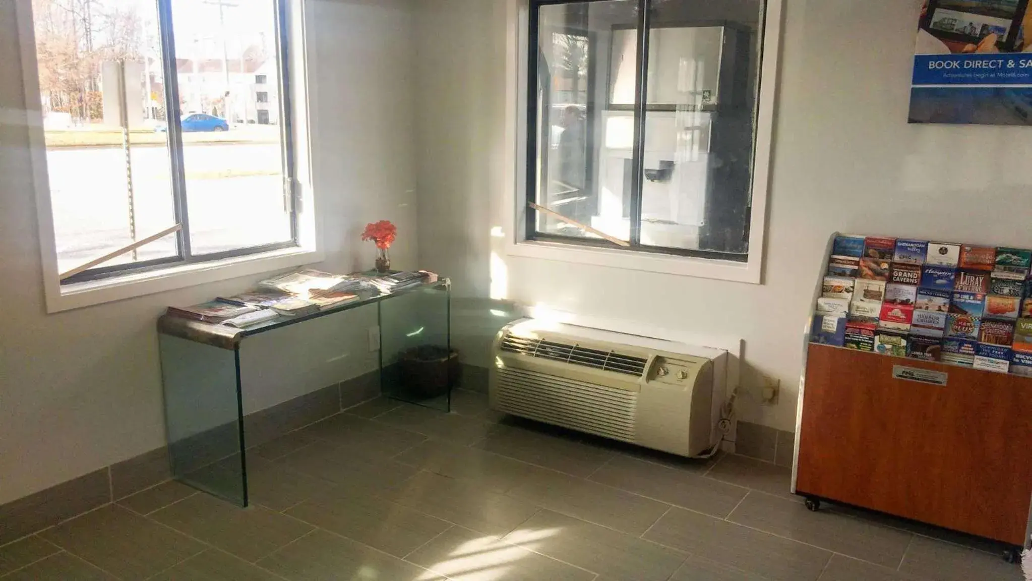 Lobby or reception in Motel 6 Newport News, VA – Fort Eustis Lobby or reception in Motel 6 Newport News, VA – Fort Eustis