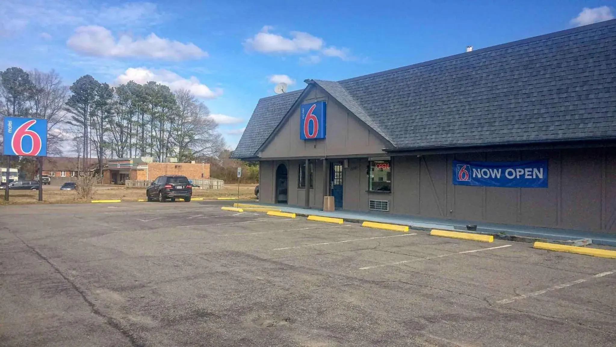 Property building in Motel 6 Newport News, VA – Fort Eustis Property building in Motel 6 Newport News, VA – Fort Eustis