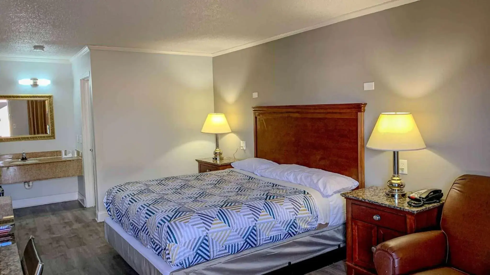 Bedroom, Bed in Motel 6 Newport News, VA – Fort Eustis Bedroom, Bed in Motel 6 Newport News, VA – Fort Eustis