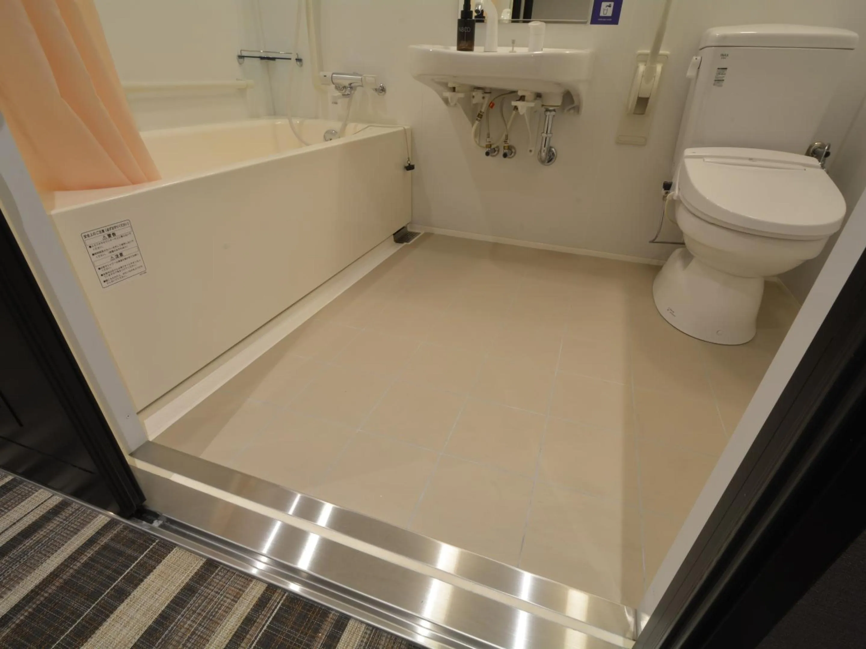 Bathroom in Hotel Sanrriott Shinsaibashi