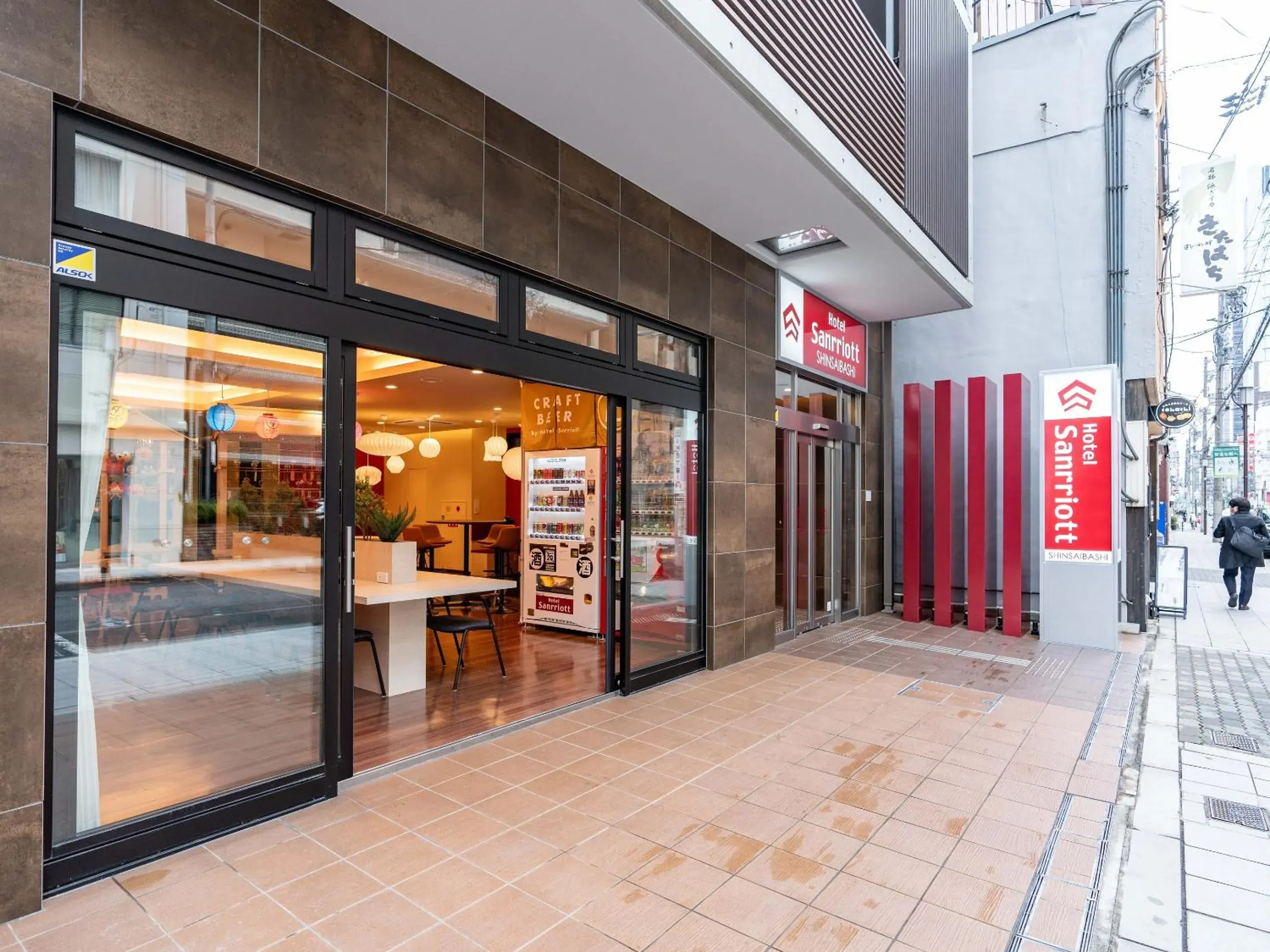 Facade/entrance in Hotel Sanrriott Shinsaibashi Facade/entrance in Hotel Sanrriott Shinsaibashi