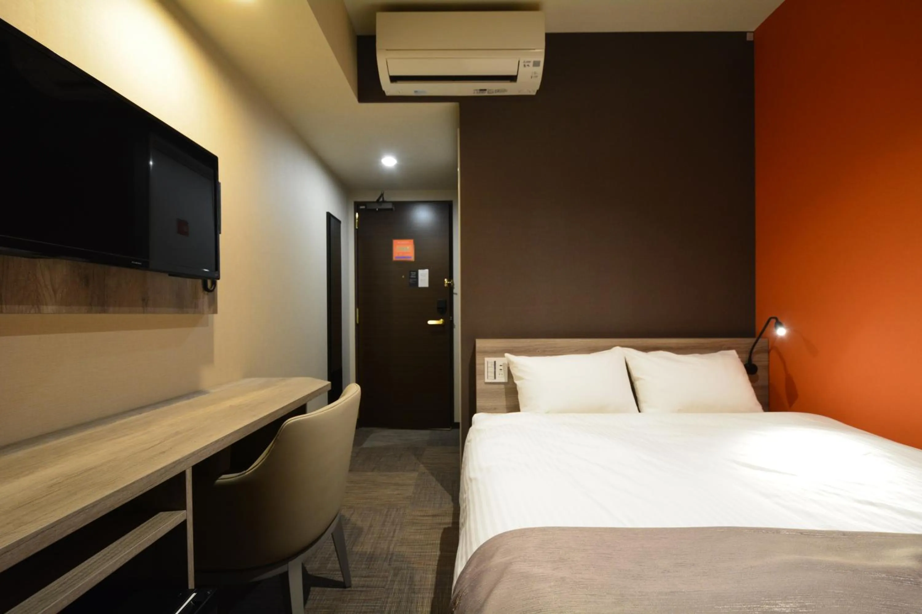 Photo of the whole room, Bed in Hotel Sanrriott Shinsaibashi