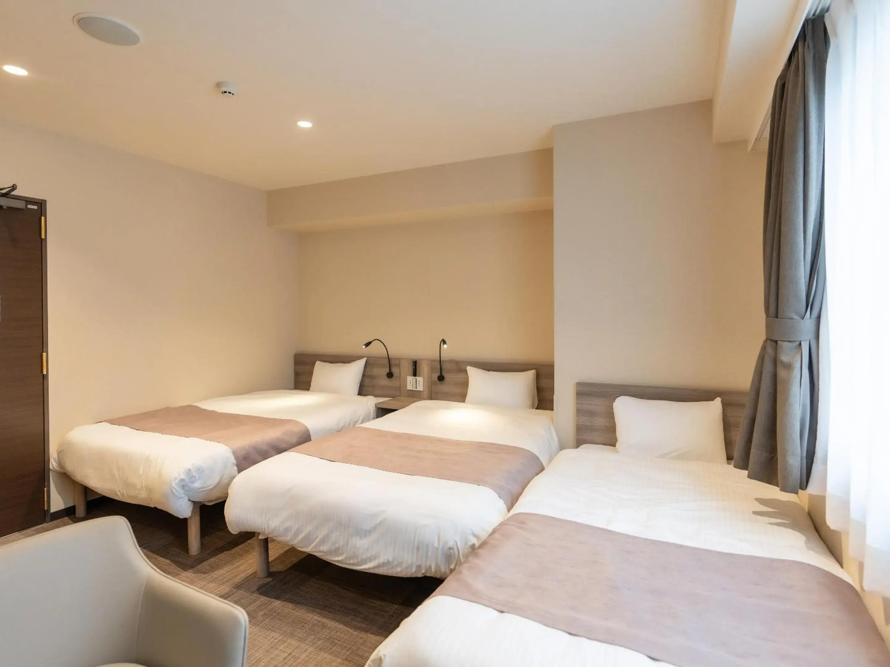 3 Beds Room in Hotel Sanrriott Shinsaibashi 3 Beds Room in Hotel Sanrriott Shinsaibashi