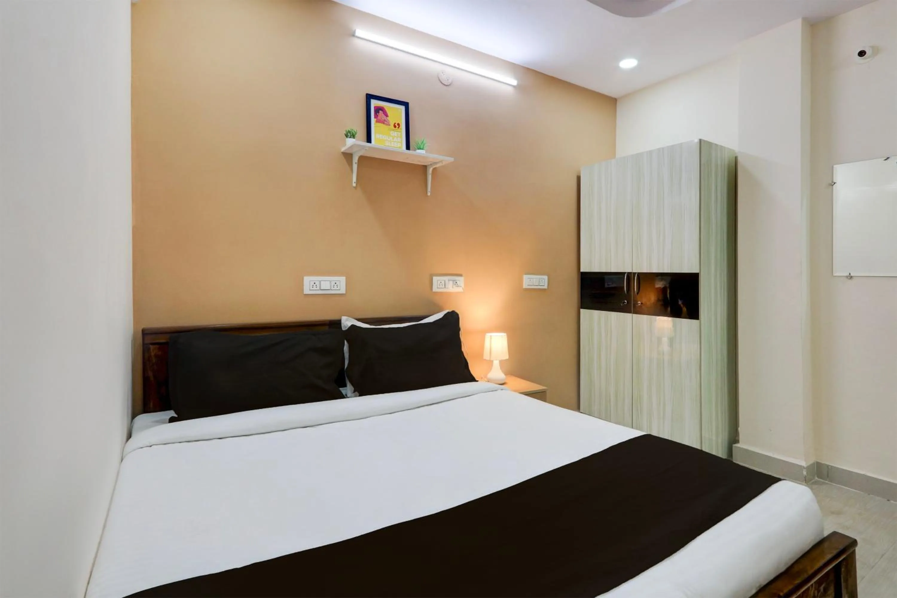 Bedroom, Bed in Super Collection O Sri Balaji Luxury rooms