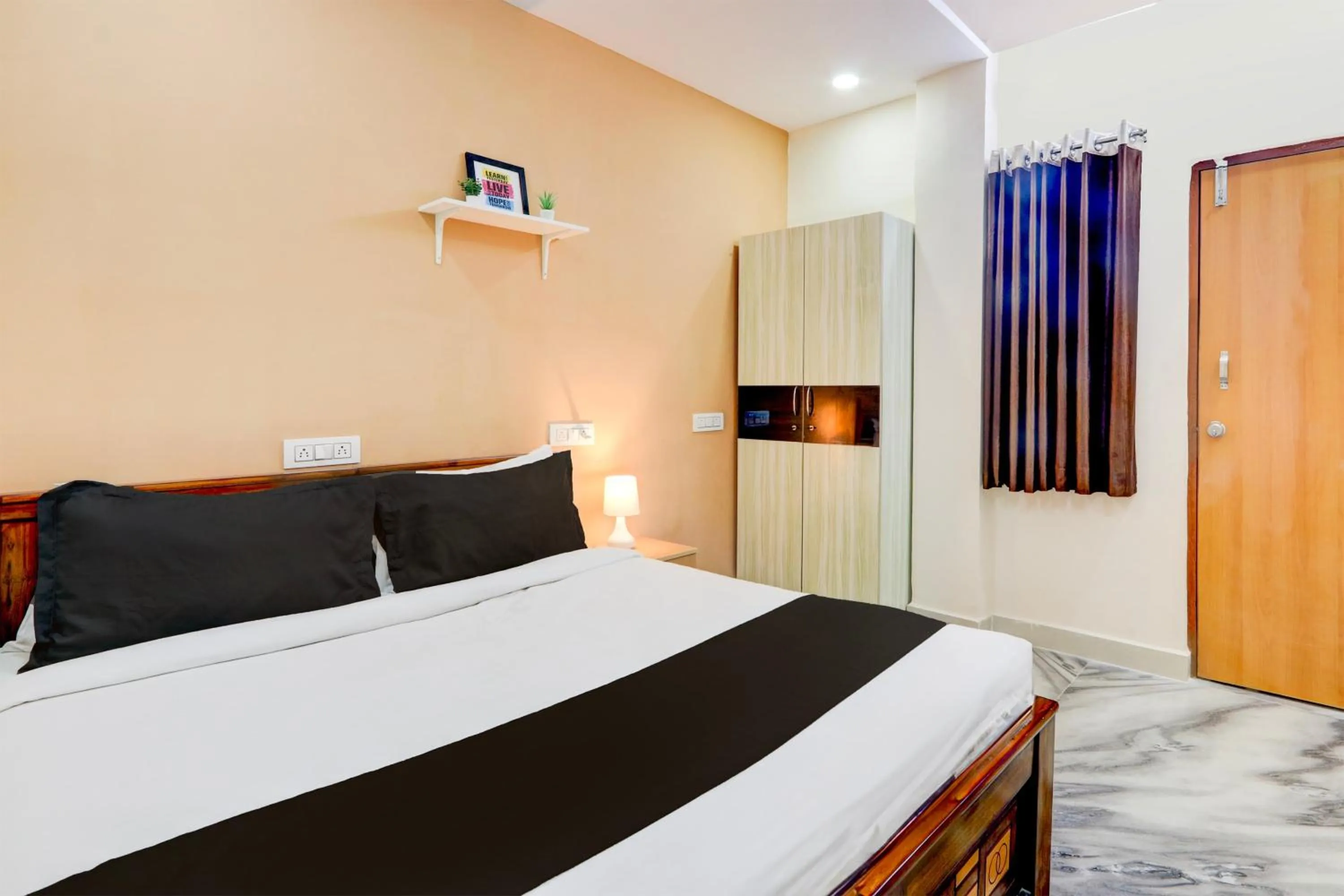 Bedroom, Bed in Super Collection O Sri Balaji Luxury rooms