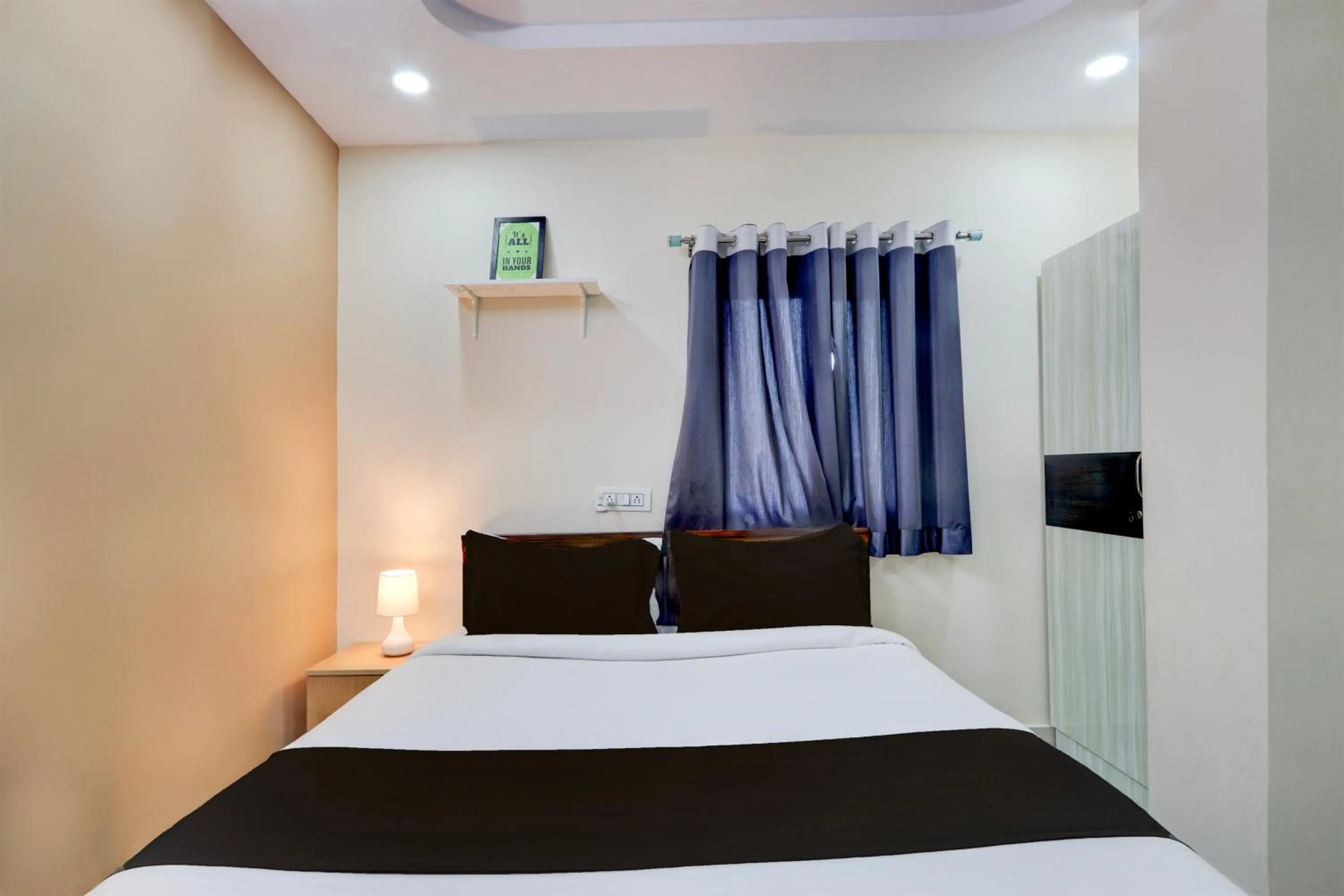 Bedroom, Bed in Super Collection O Sri Balaji Luxury rooms