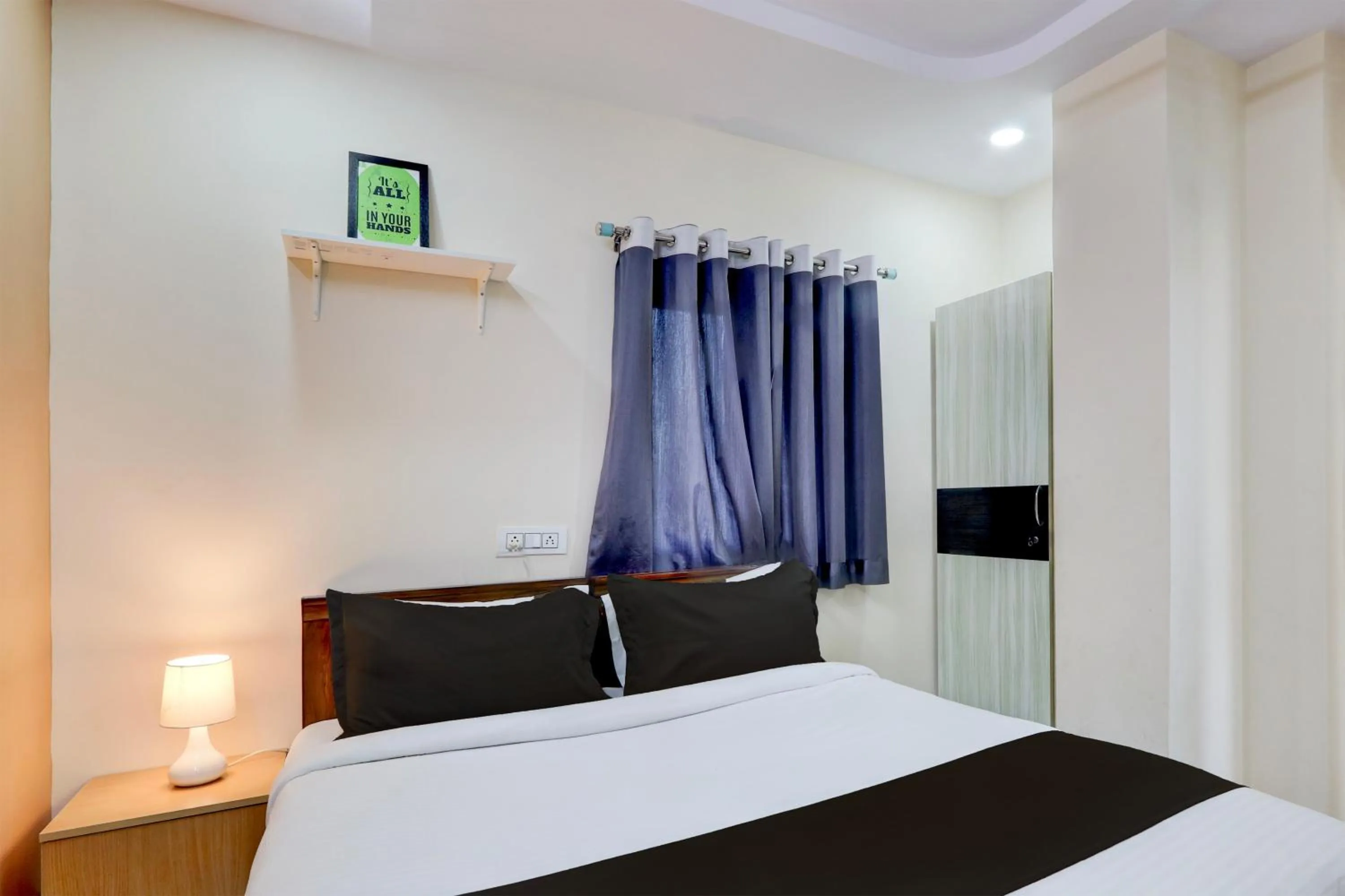 Bedroom, Bed in Super Collection O Sri Balaji Luxury rooms