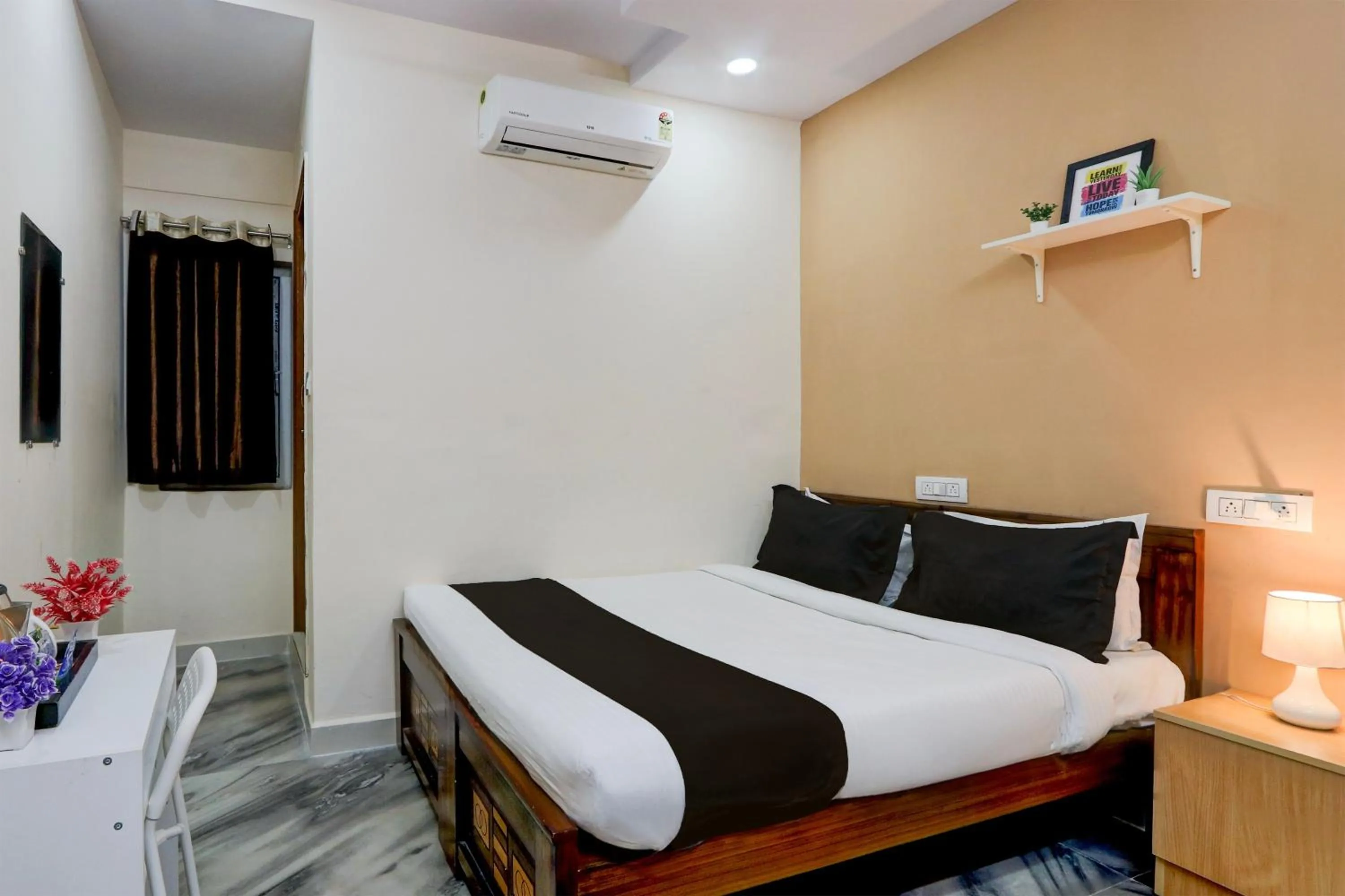 Bedroom, Bed in Super Collection O Sri Balaji Luxury rooms