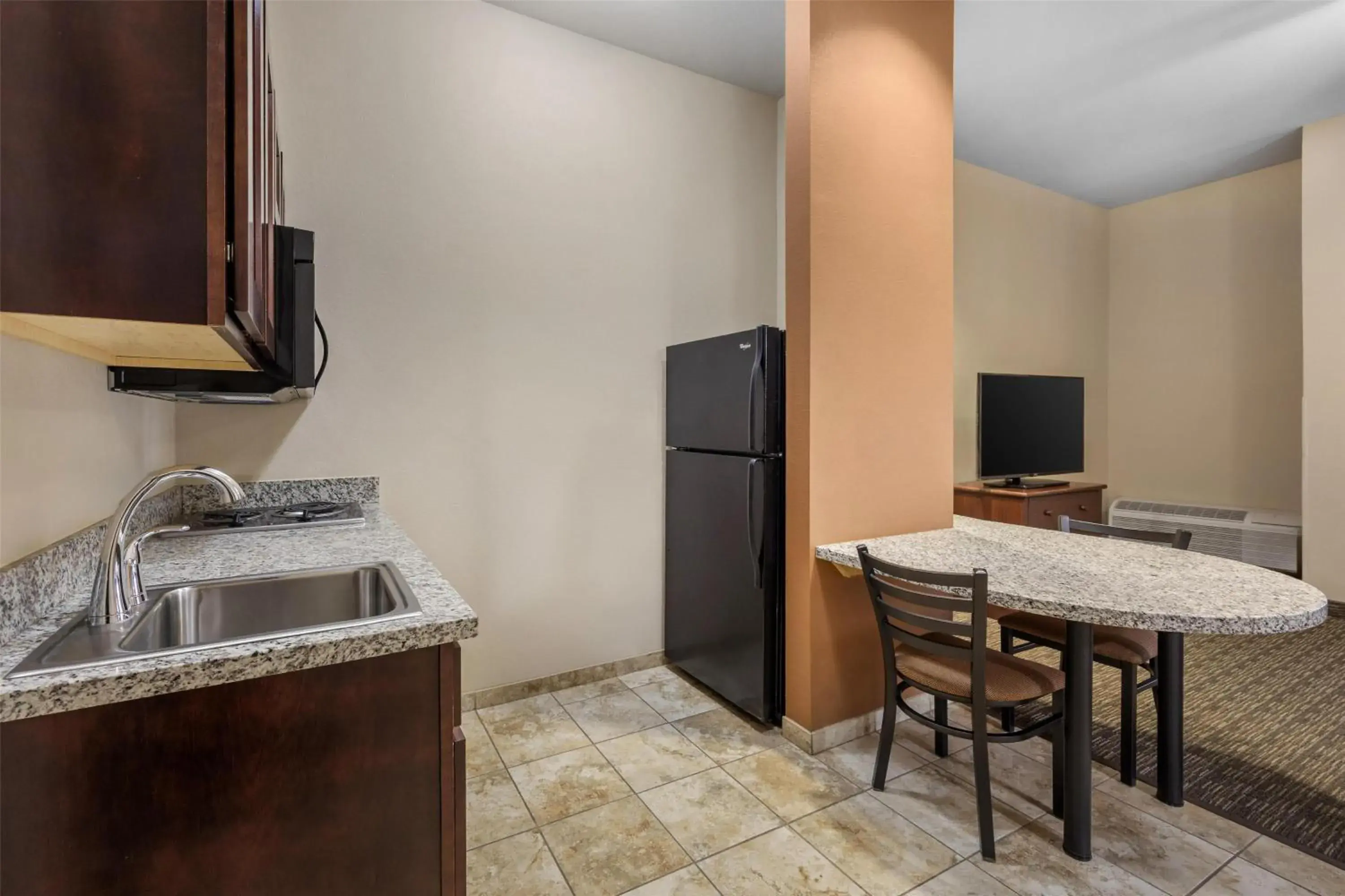 Bedroom in Best Western North Edge Inn Bedroom in Best Western North Edge Inn