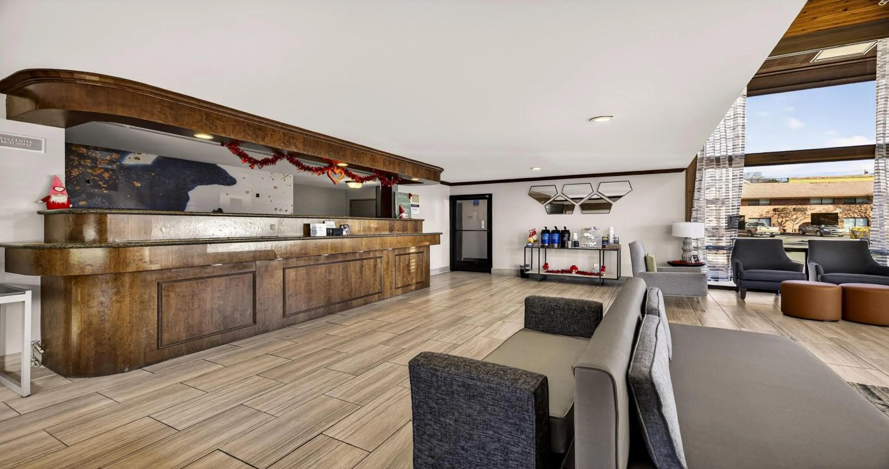 Lobby or reception in Best Western Amador Inn