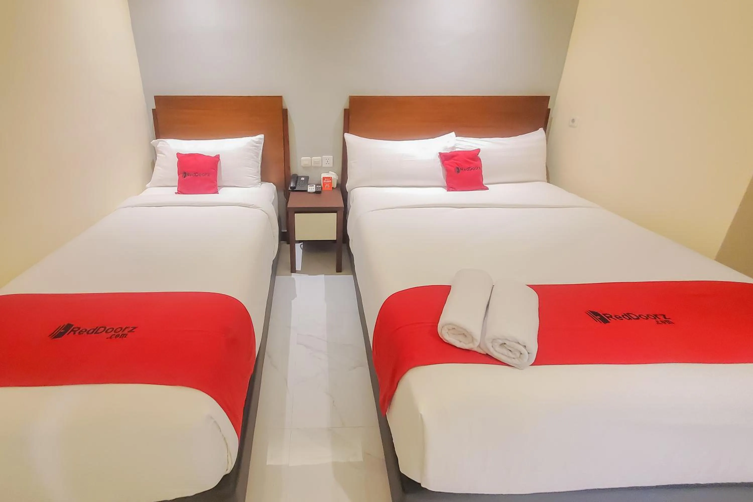 Bedroom, Bed in RedDoorz Plus @ UNO Jalan Merak Samarinda