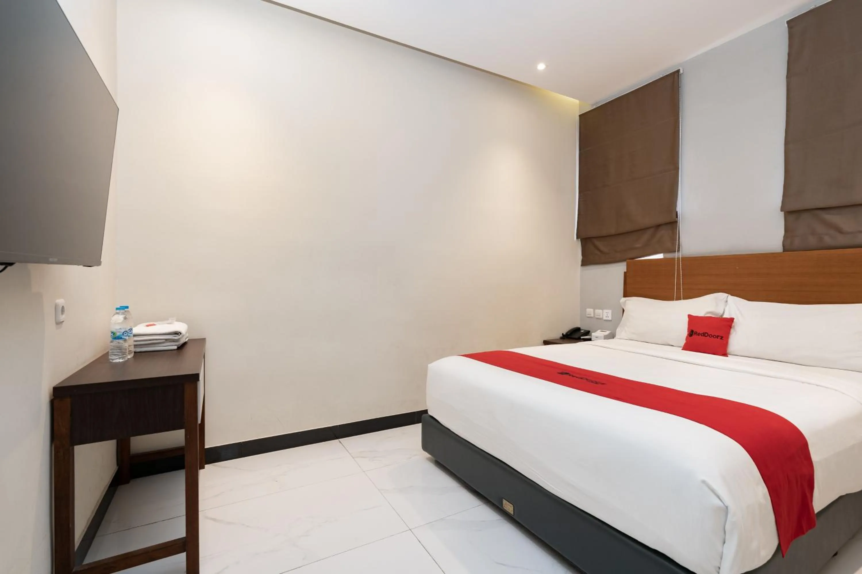 Bedroom, Bed in RedDoorz Plus @ UNO Jalan Merak Samarinda