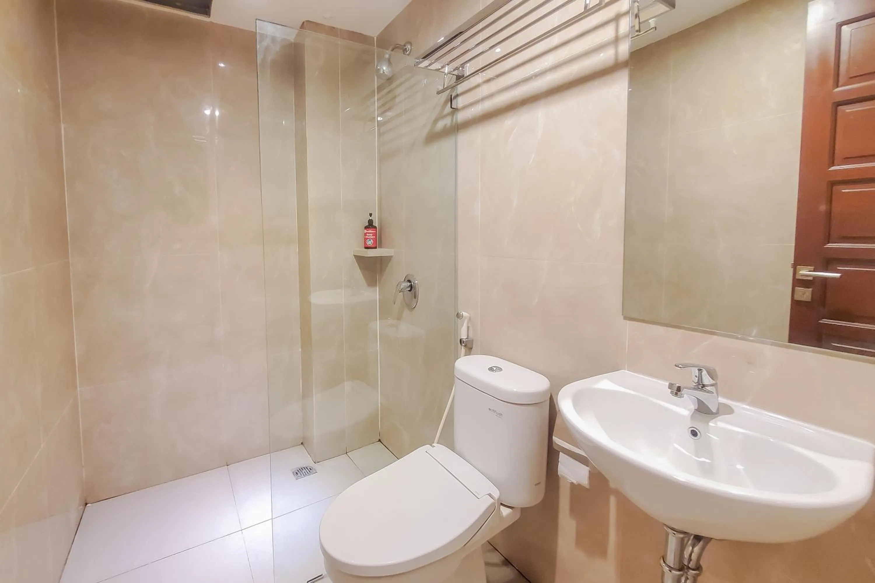 Bathroom in RedDoorz Plus @ UNO Jalan Merak Samarinda