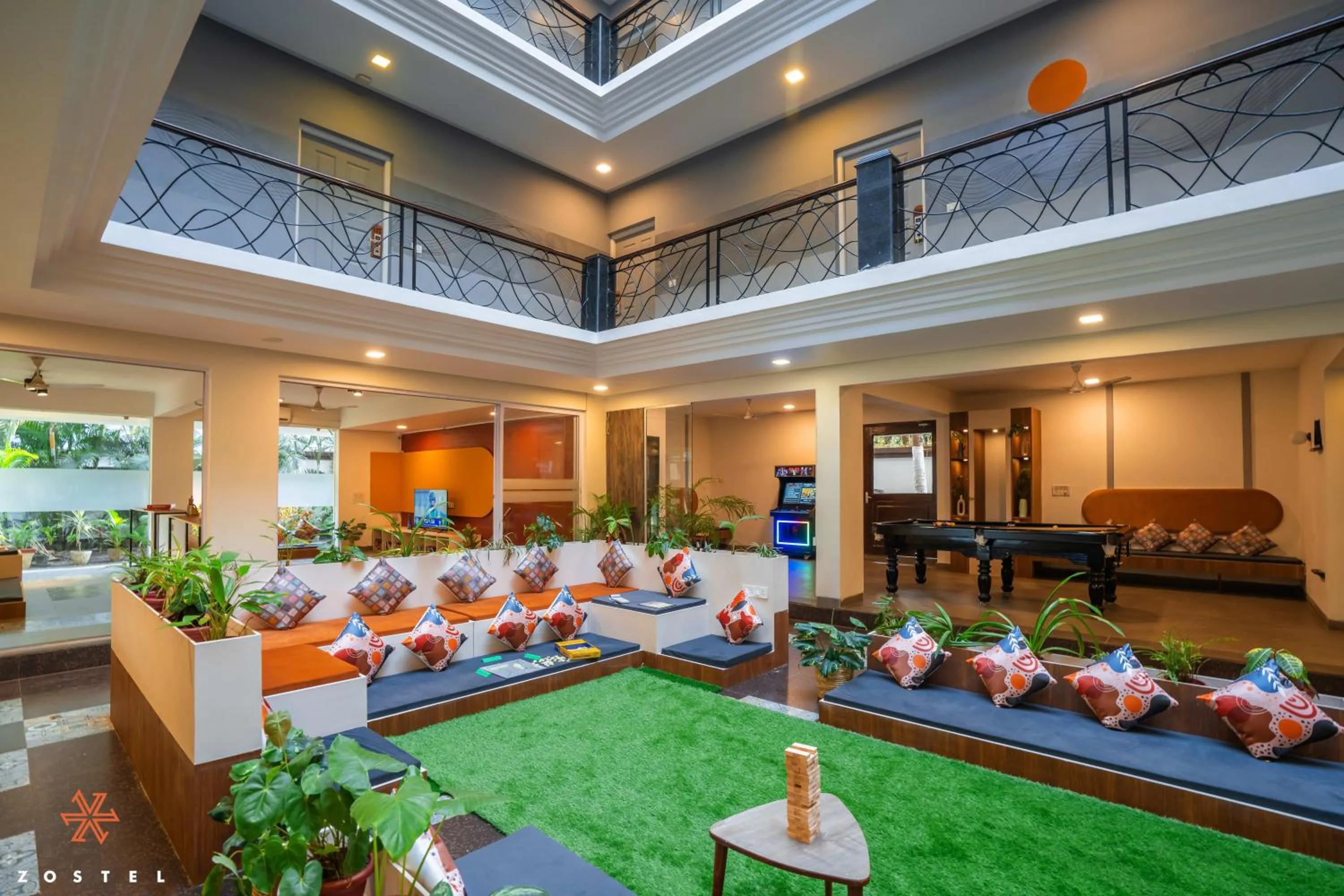 Communal lounge/ TV room in Zostel Goa (Anjuna)