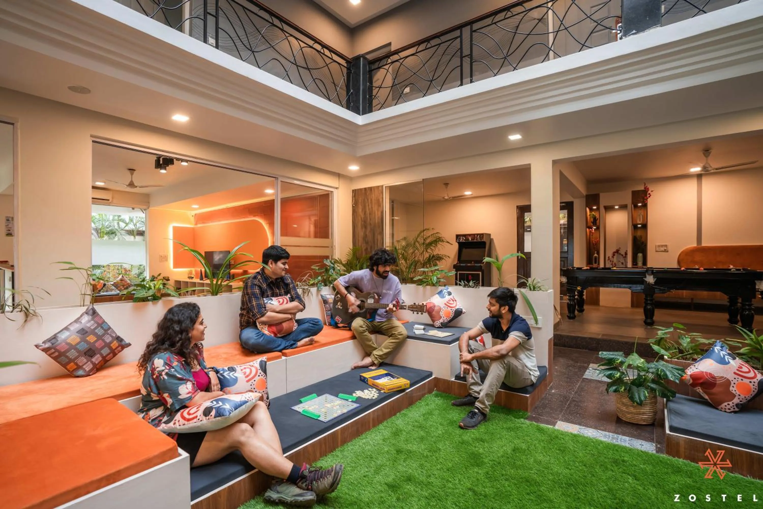 Communal lounge/ TV room in Zostel Goa (Anjuna)