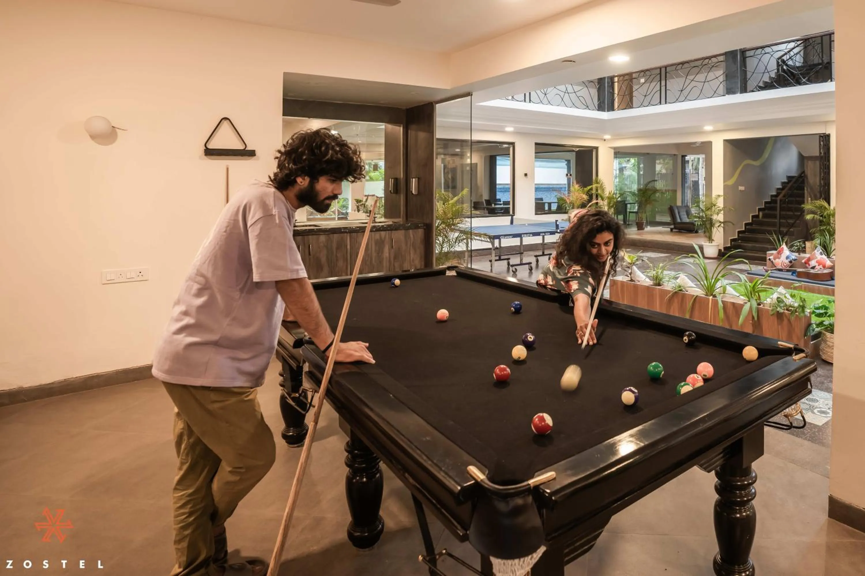 Communal lounge/ TV room in Zostel Goa (Anjuna)