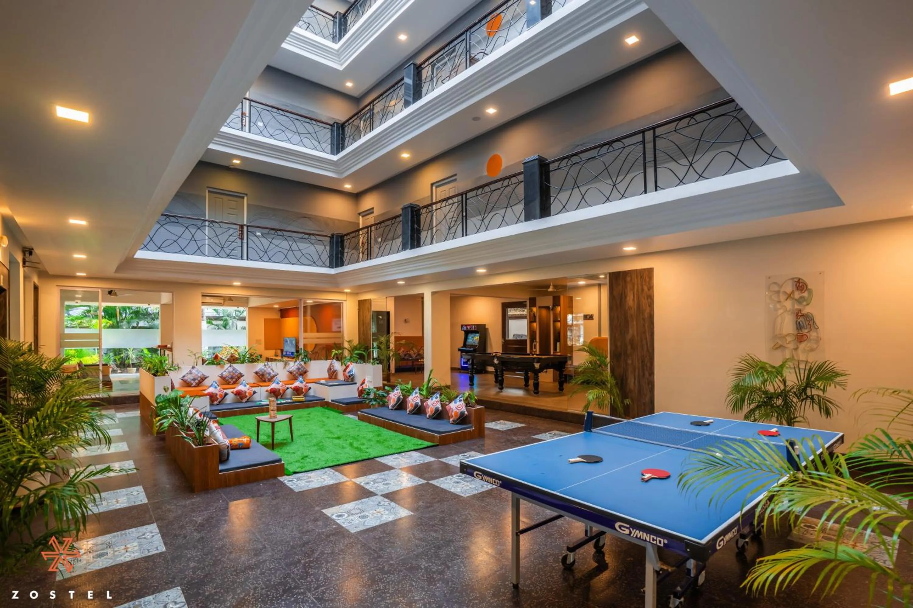 Communal lounge/ TV room in Zostel Goa (Anjuna)