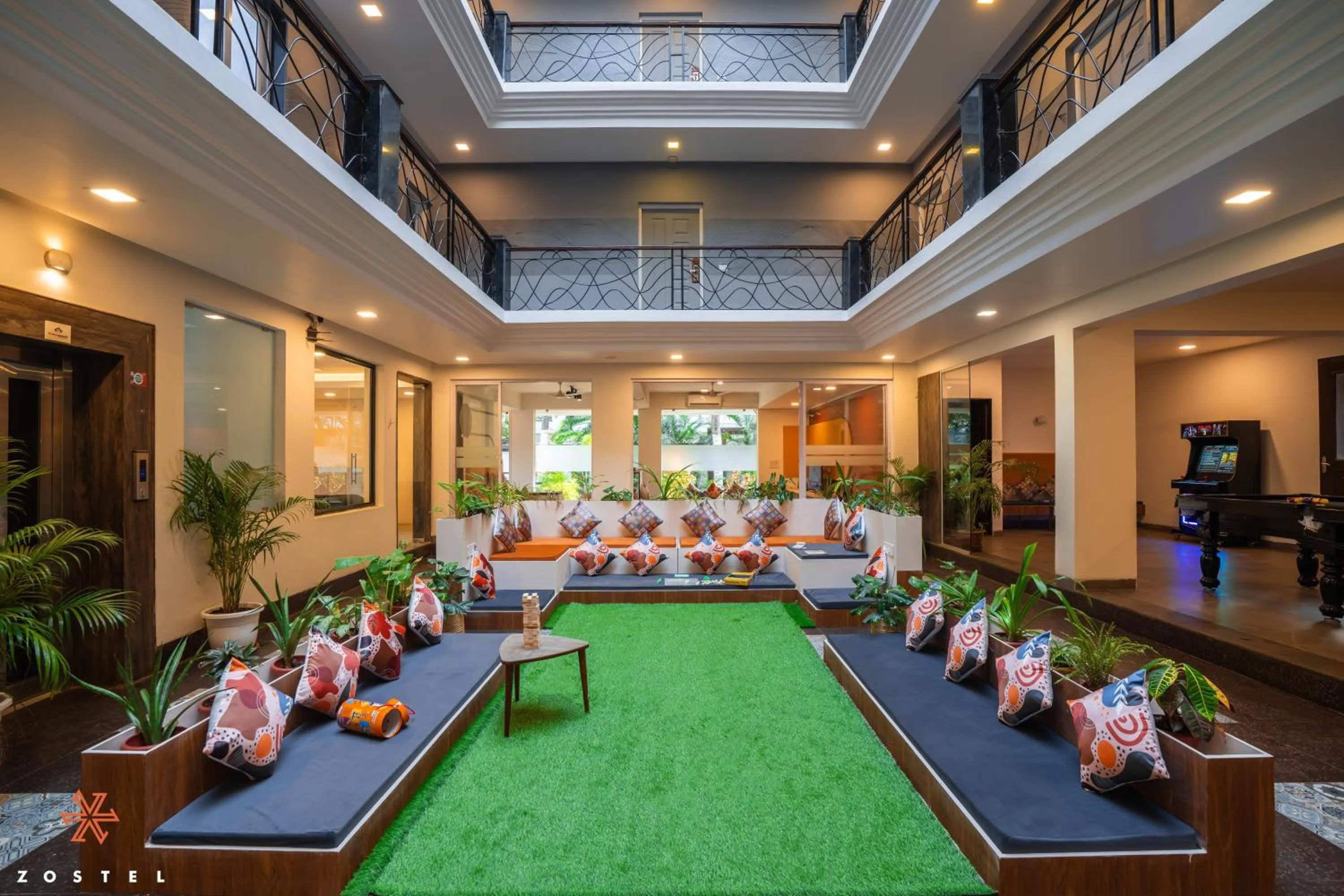 Communal lounge/ TV room in Zostel Goa (Anjuna)