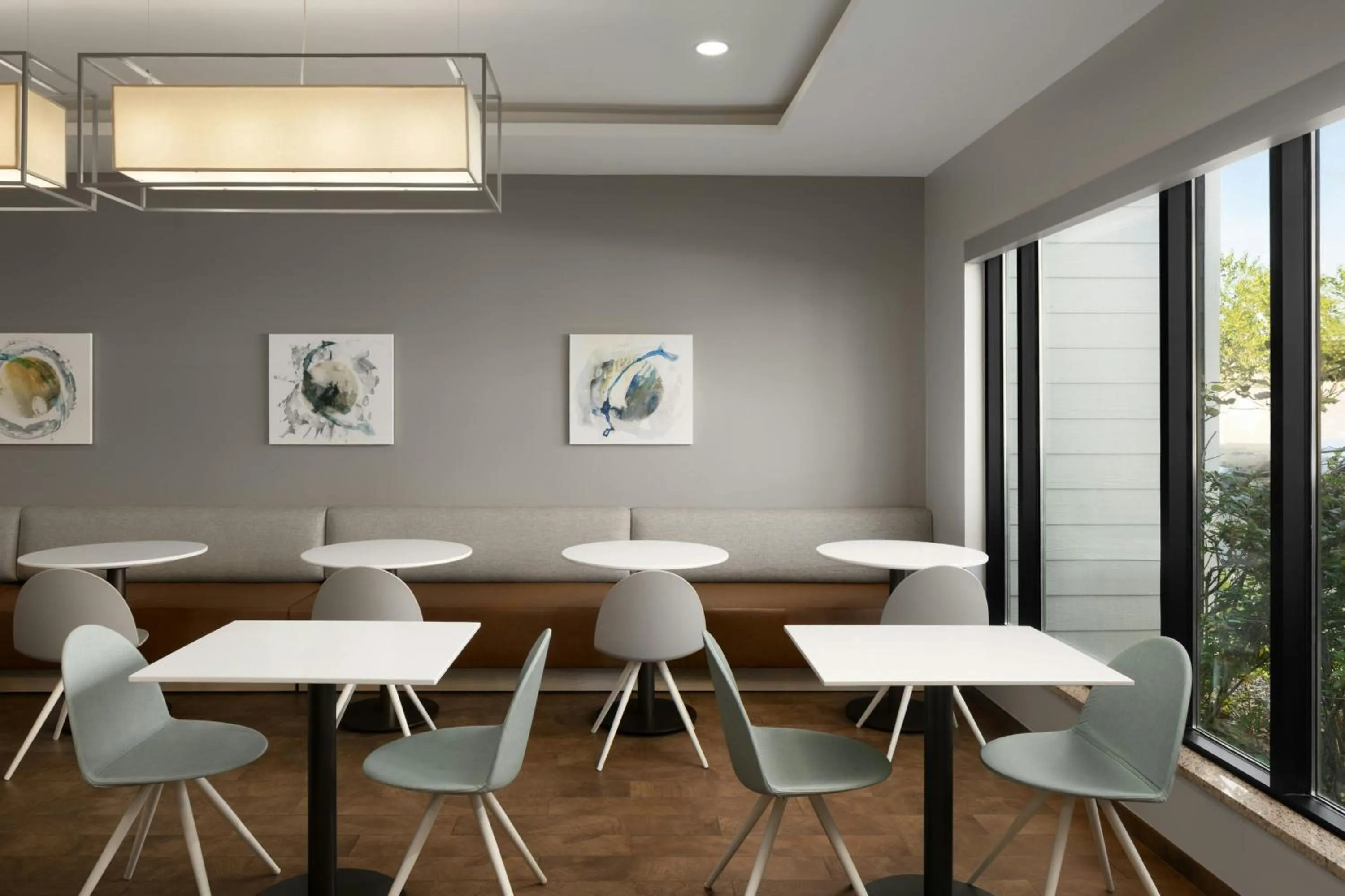 Breakfast in TownePlace Suites by Marriott Anchorage Midtown