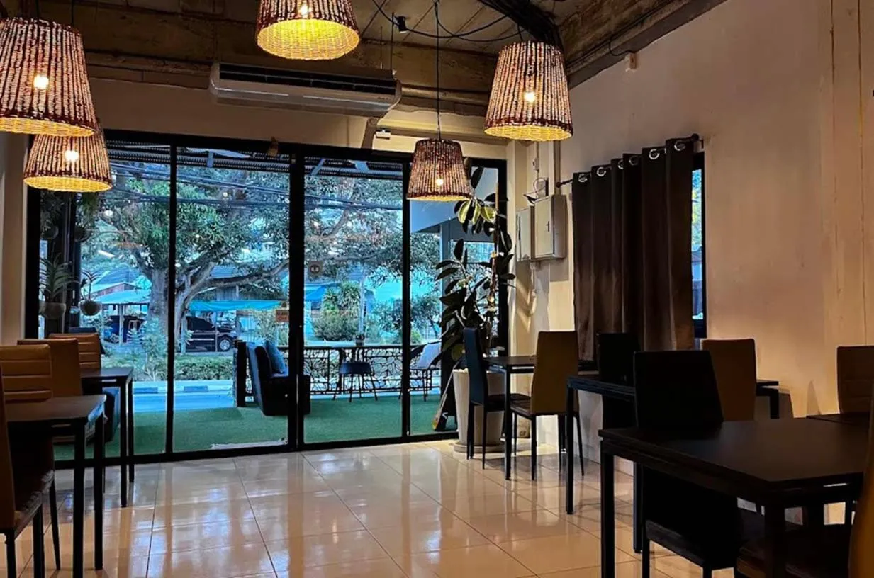 Restaurant/places to eat in Coco Mountain View Guest House Hotel