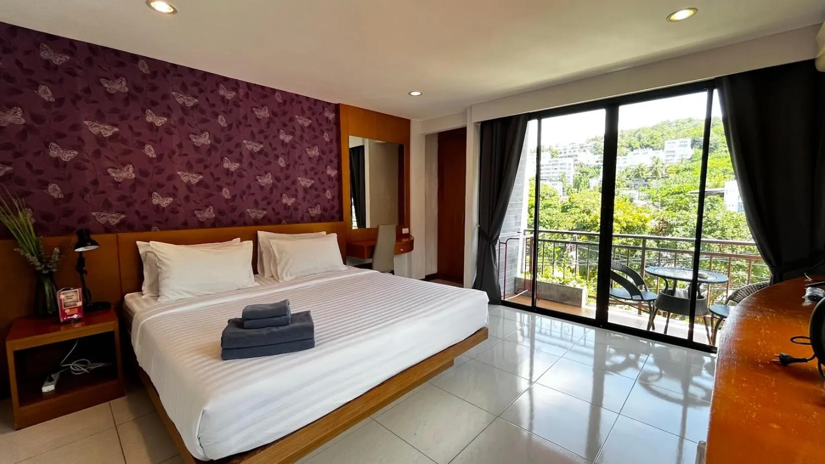 Deluxe Double Room with Balcony in Coco Mountain View Guest House Hotel