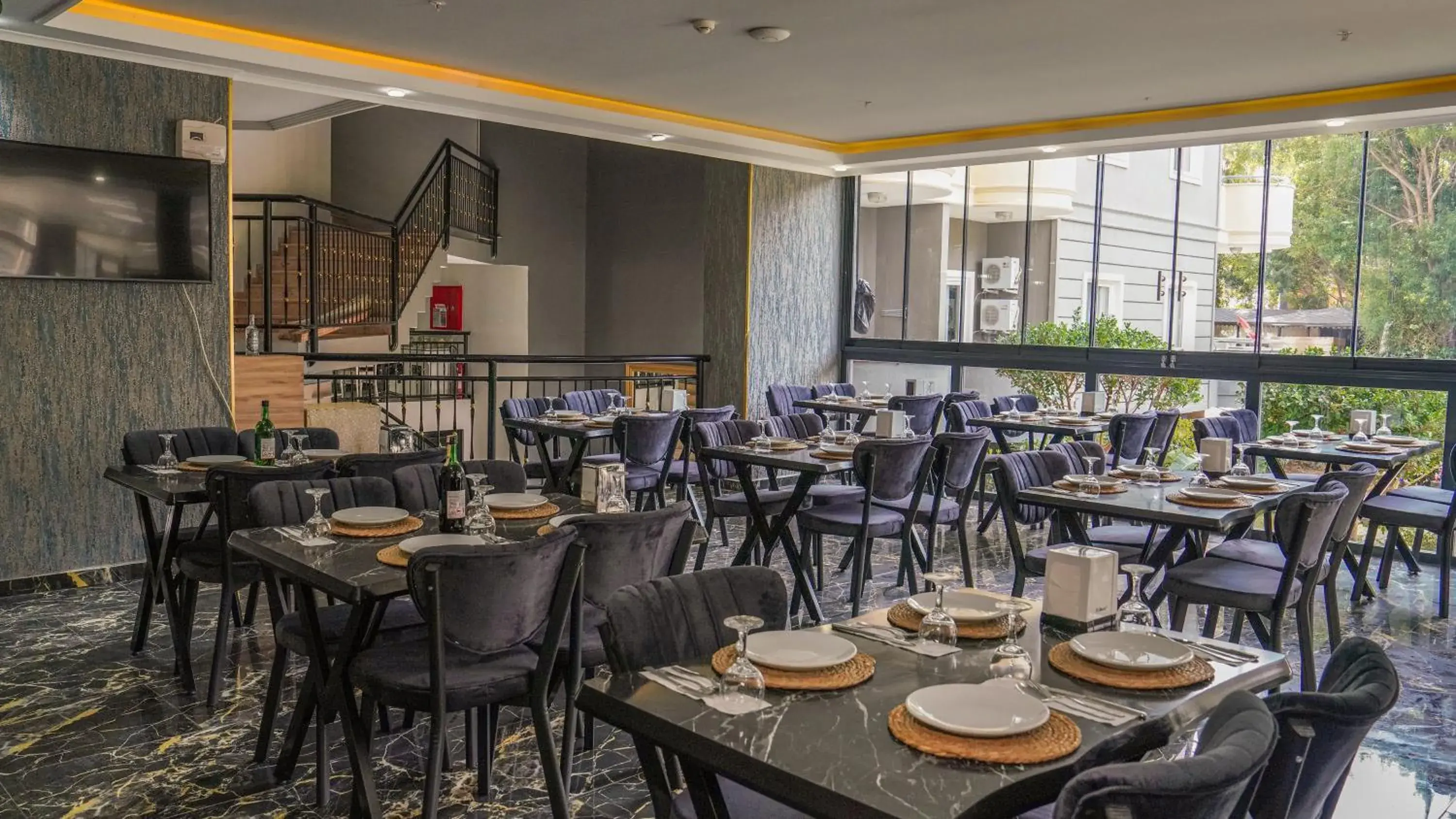 Restaurant/places to eat in Grand Alisa Hotel (Ex. Royalisa Hotel) Restaurant/places to eat in Grand Alisa Hotel (Ex. Royalisa Hotel)