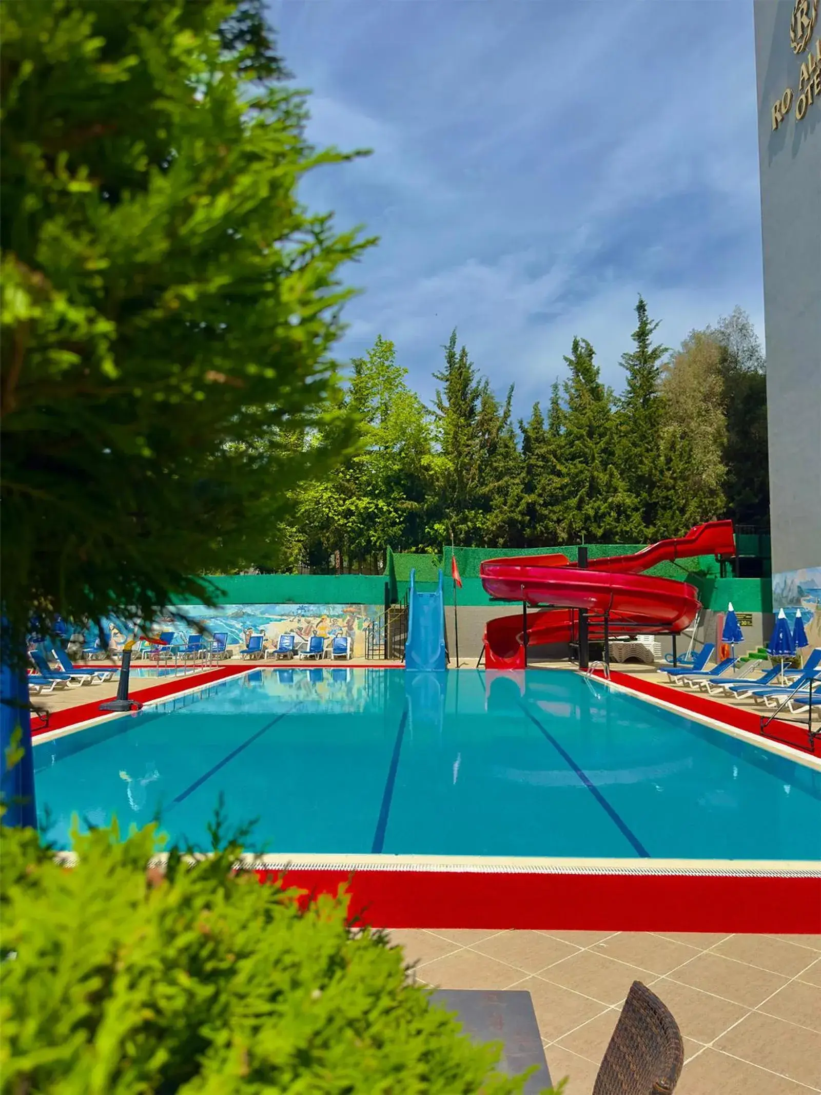 Swimming pool in Grand Alisa Hotel (Ex. Royalisa Hotel) Swimming pool in Grand Alisa Hotel (Ex. Royalisa Hotel)