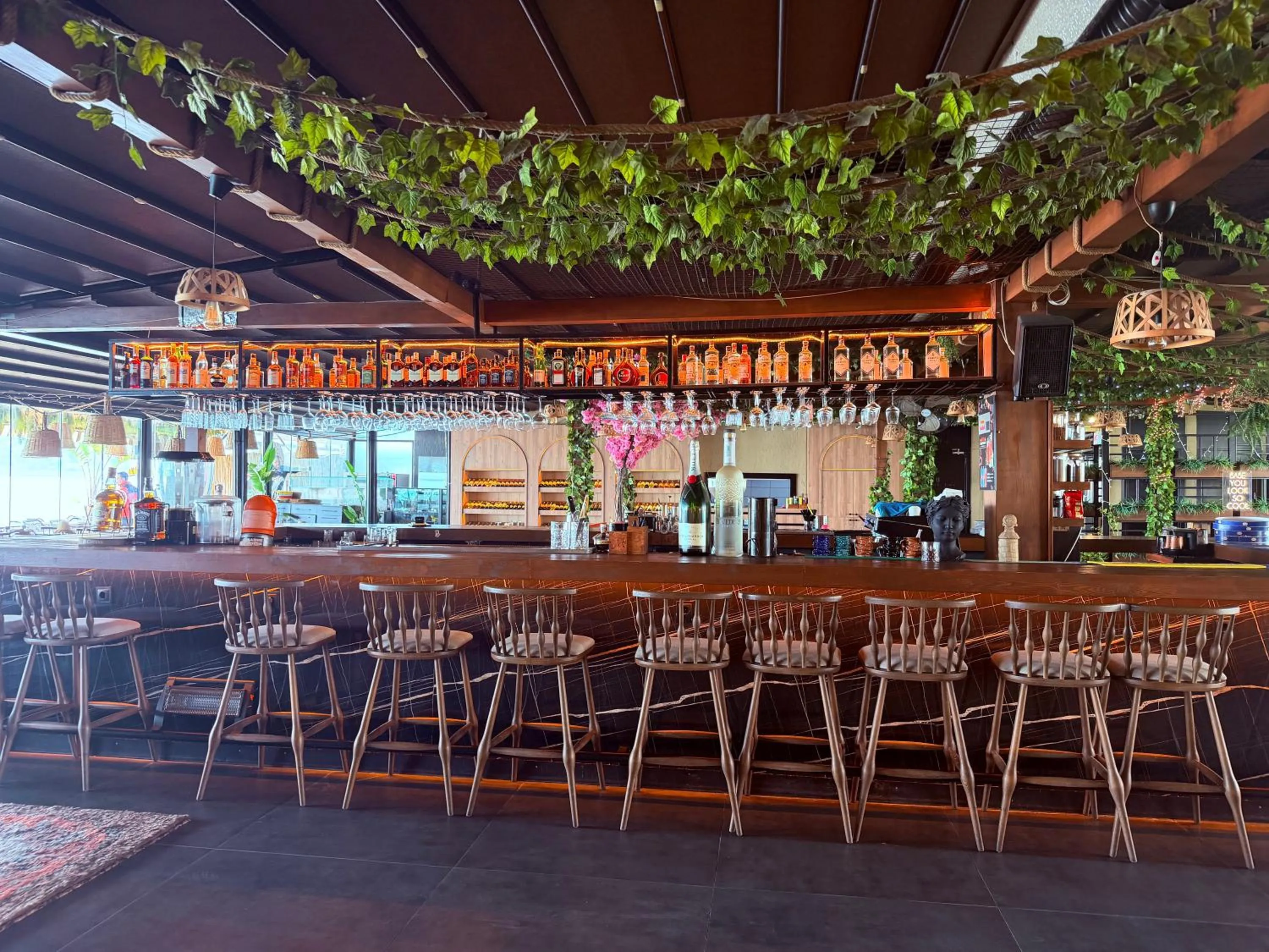 Restaurant/places to eat in Grand Alisa Hotel (Ex. Royalisa Hotel)