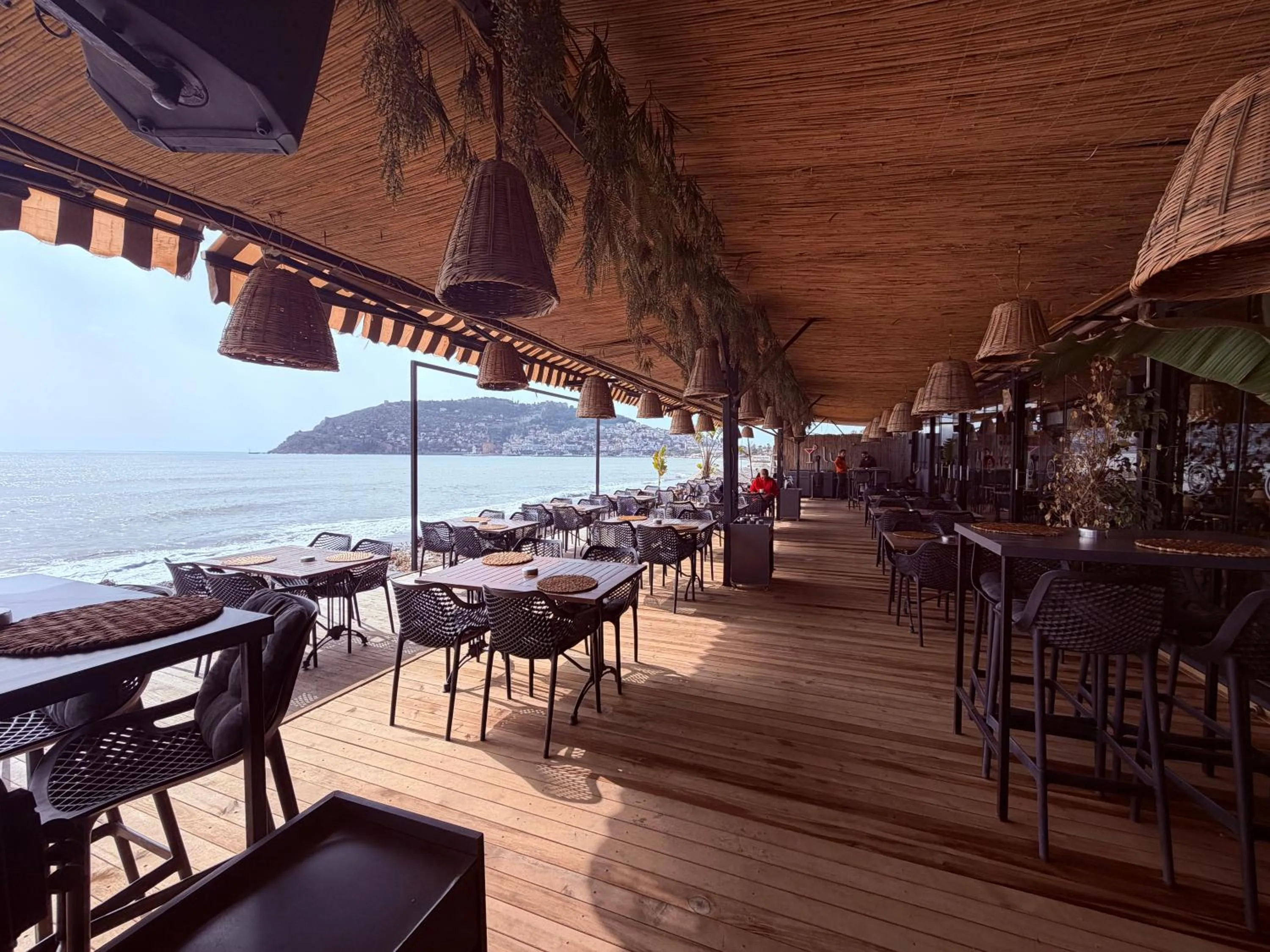 Restaurant/places to eat in Grand Alisa Hotel (Ex. Royalisa Hotel)