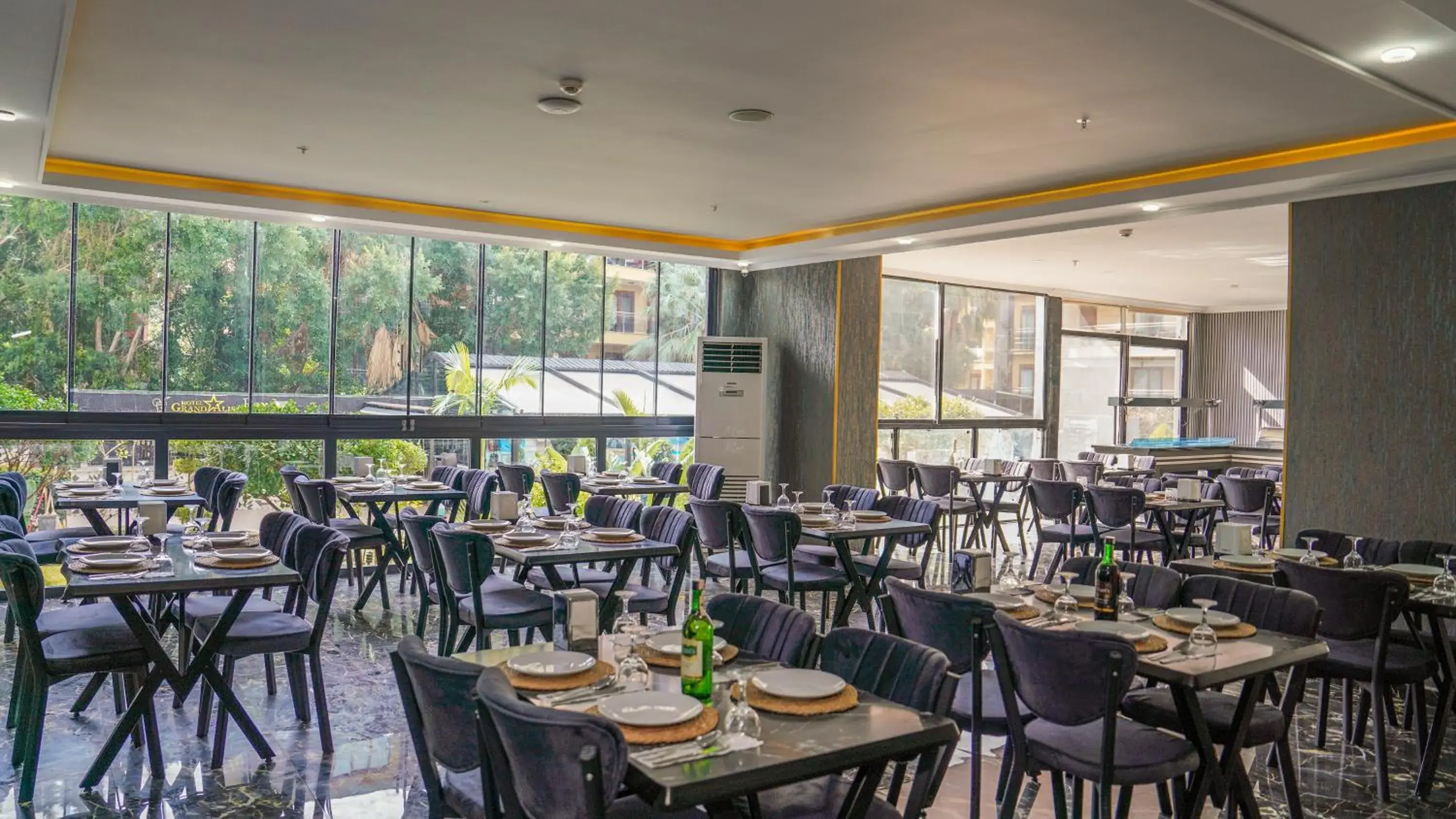 Restaurant/places to eat in Grand Alisa Hotel (Ex. Royalisa Hotel) Restaurant/places to eat in Grand Alisa Hotel (Ex. Royalisa Hotel)