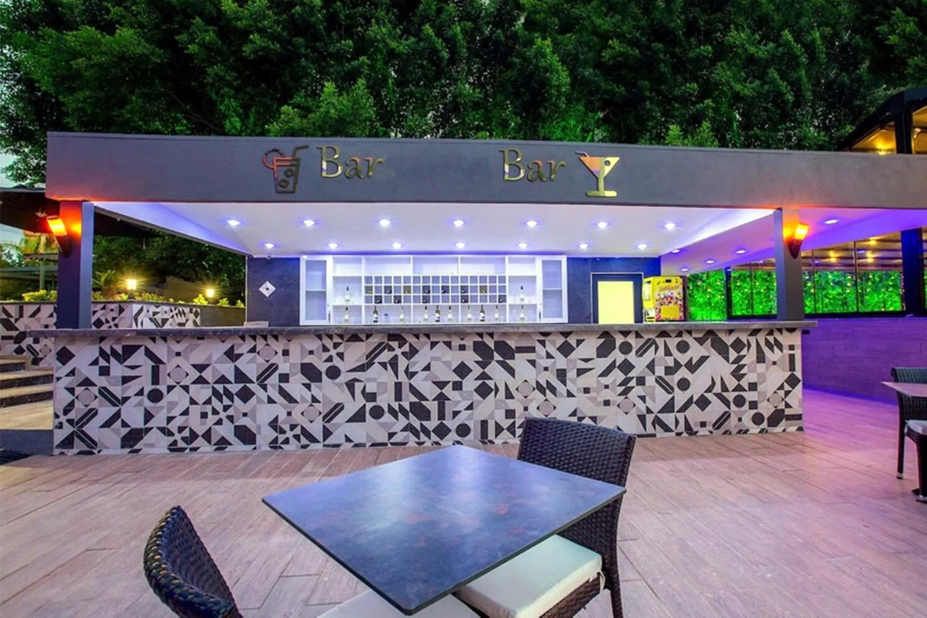 Lounge or bar in Grand Alisa Hotel (Ex. Royalisa Hotel)