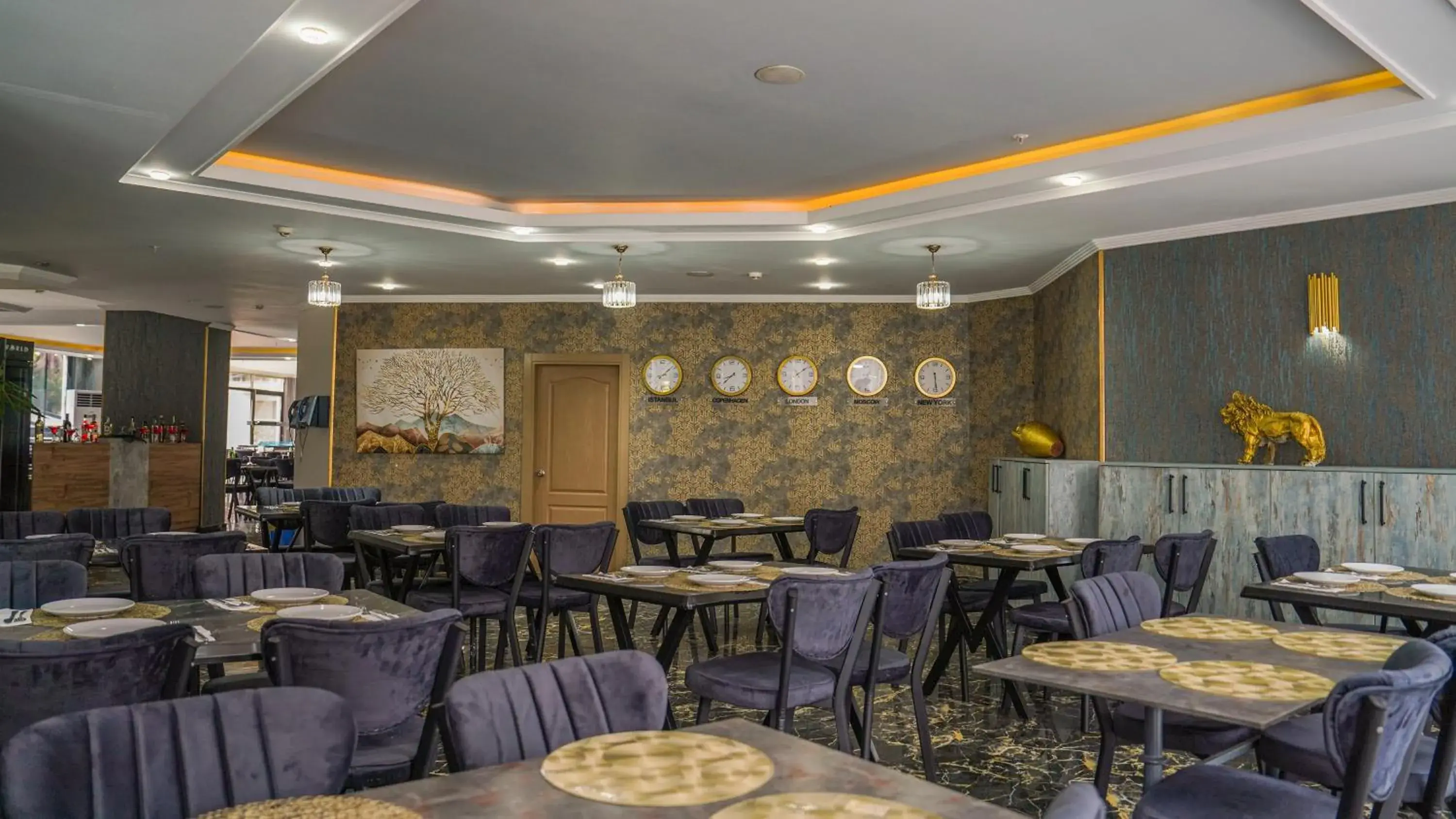 Restaurant/places to eat in Grand Alisa Hotel (Ex. Royalisa Hotel) Restaurant/places to eat in Grand Alisa Hotel (Ex. Royalisa Hotel)