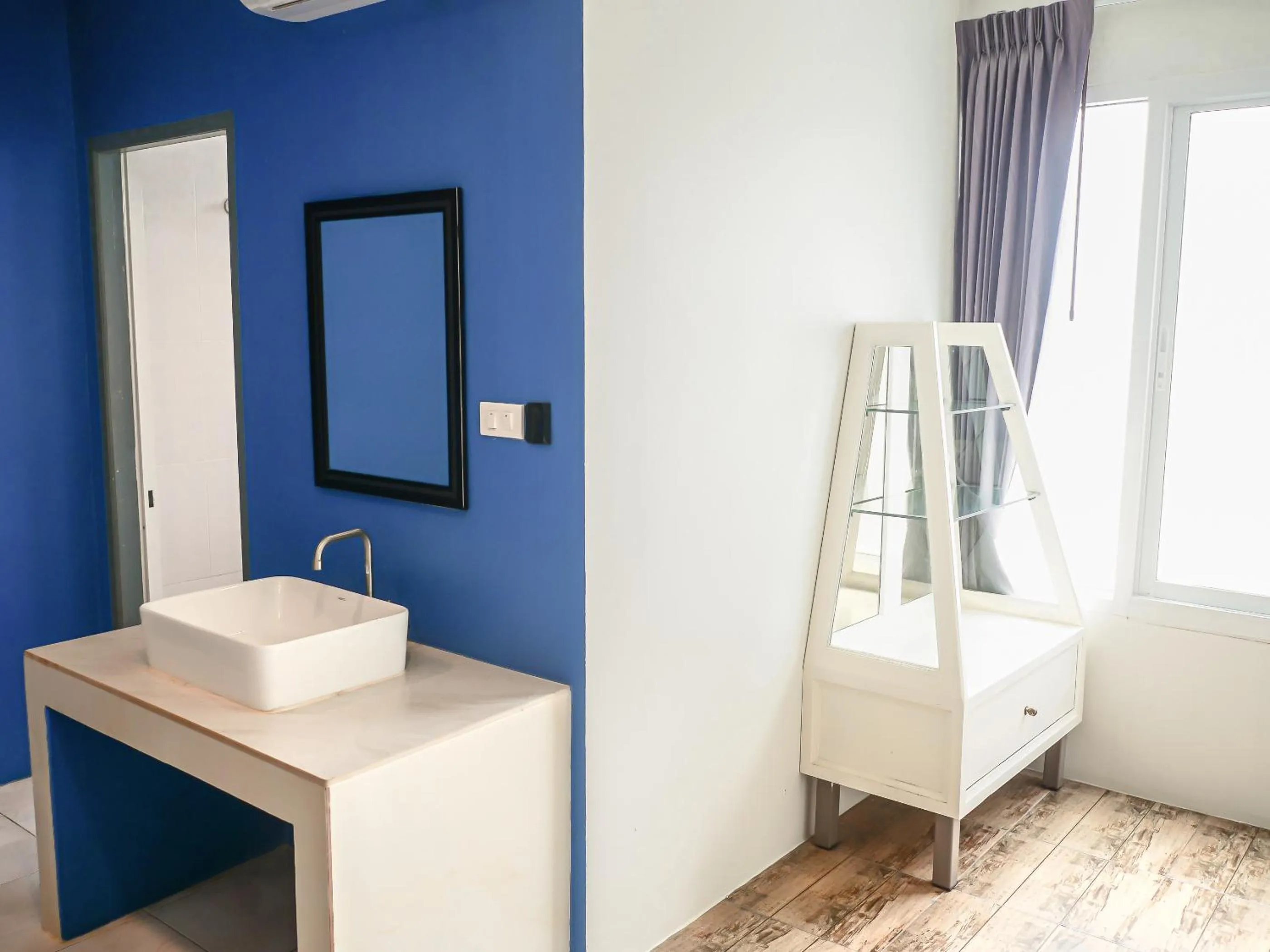 Bathroom, Bed in Xanadu Hotel Utapao