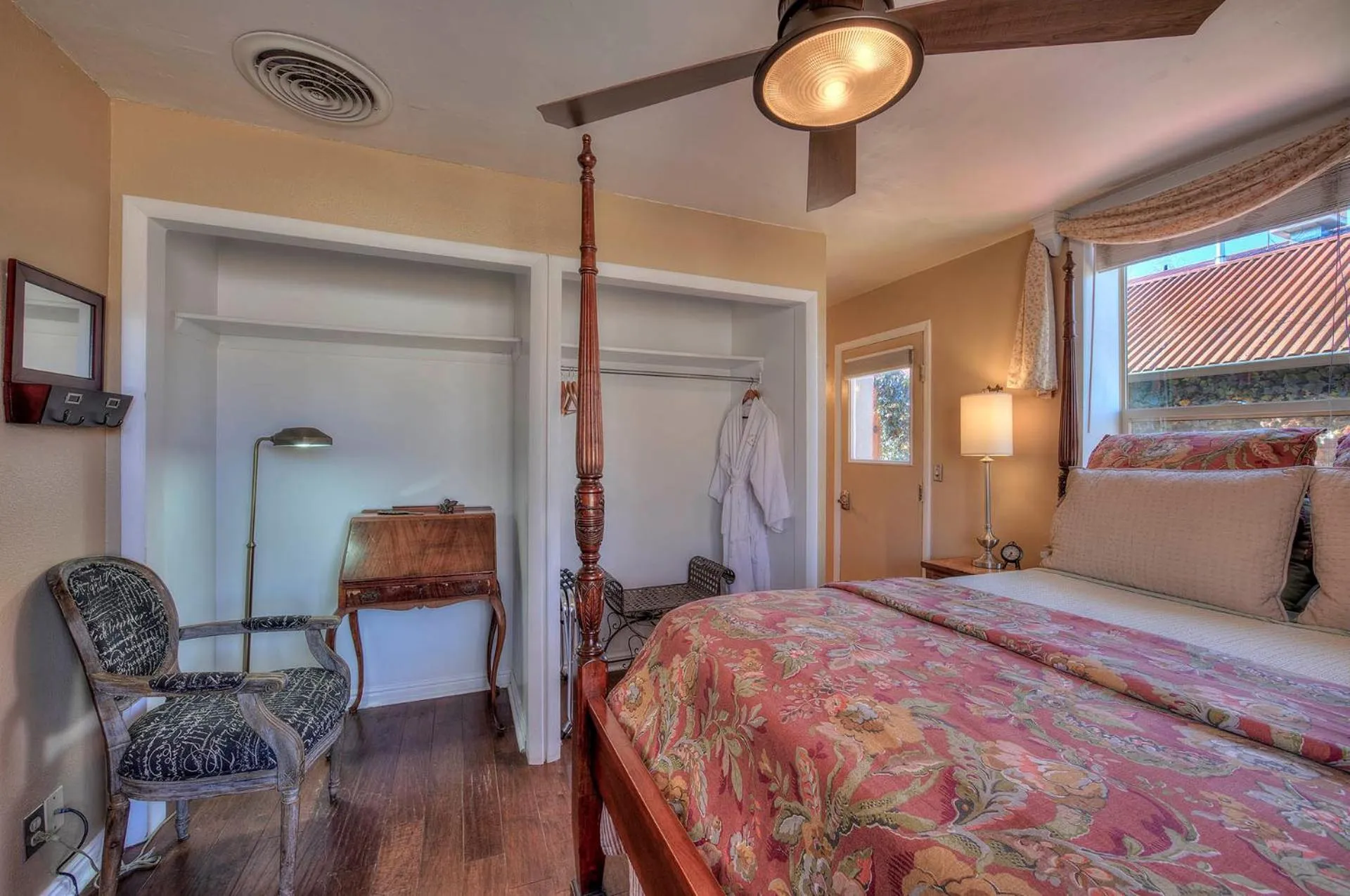 Bed in Cali Cochitta Vacation Rentals