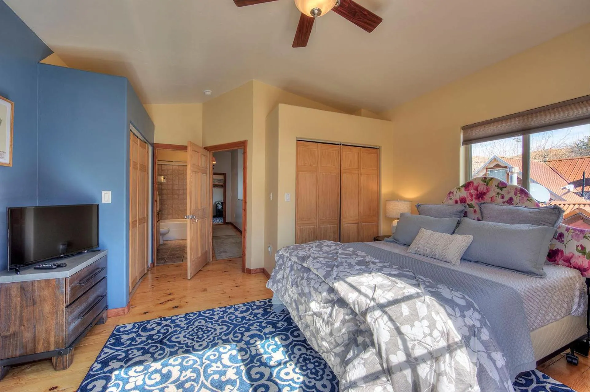 Bed in Cali Cochitta Vacation Rentals
