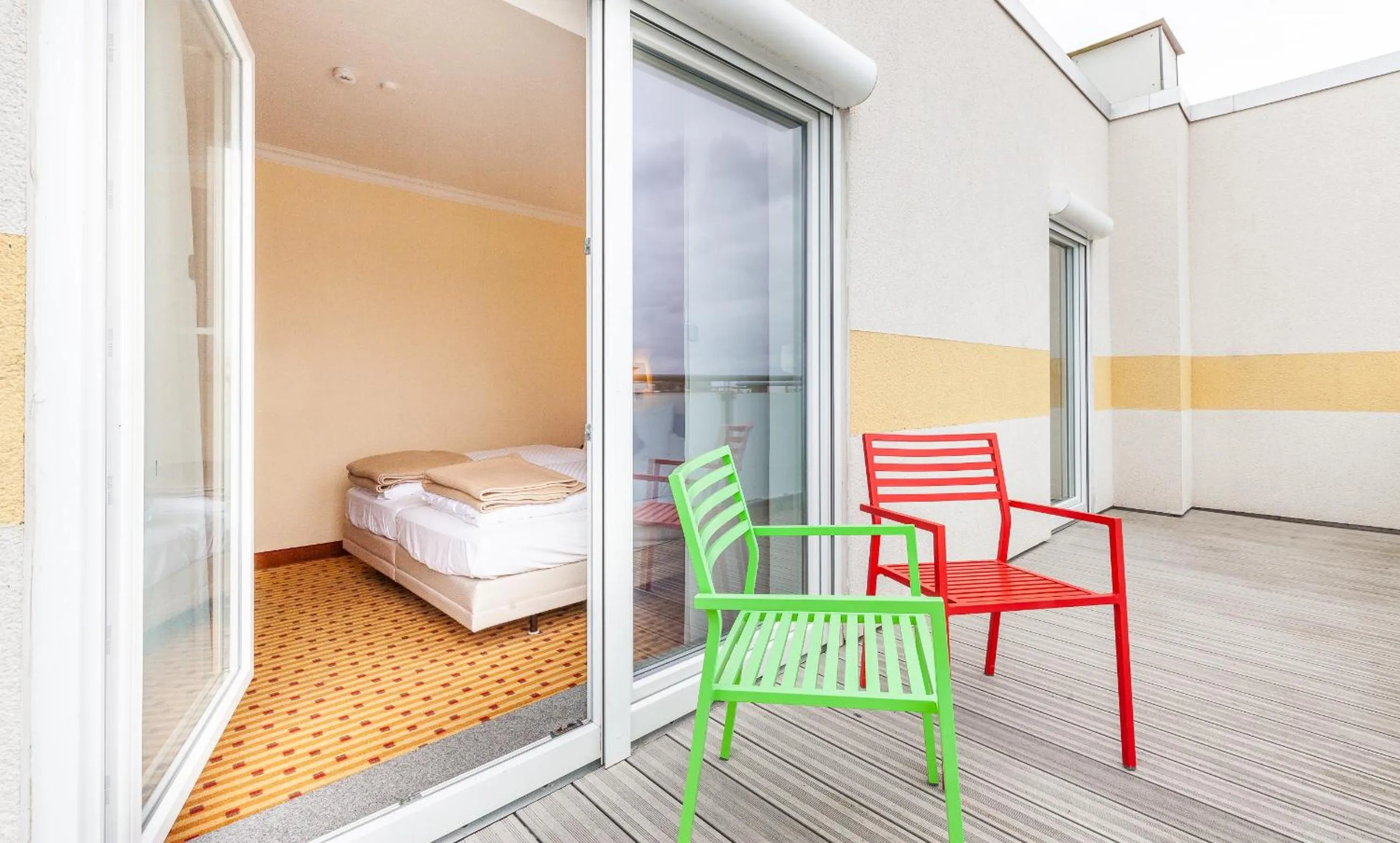 Balcony/Terrace, Bed in Hotel Friese