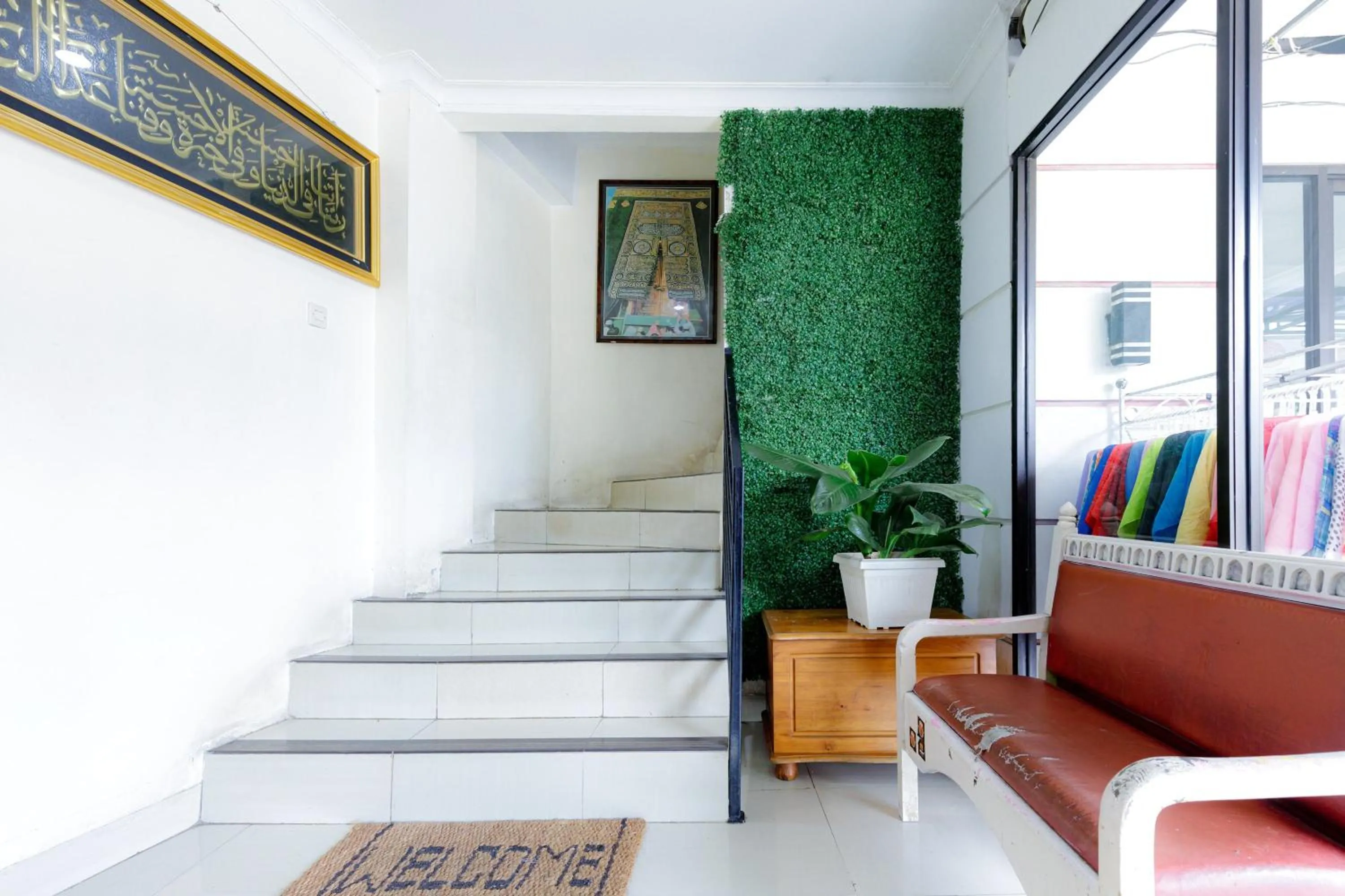 Lobby or reception in Urbanview SRB near Mall Ciputra Cibubur by RedDoorz