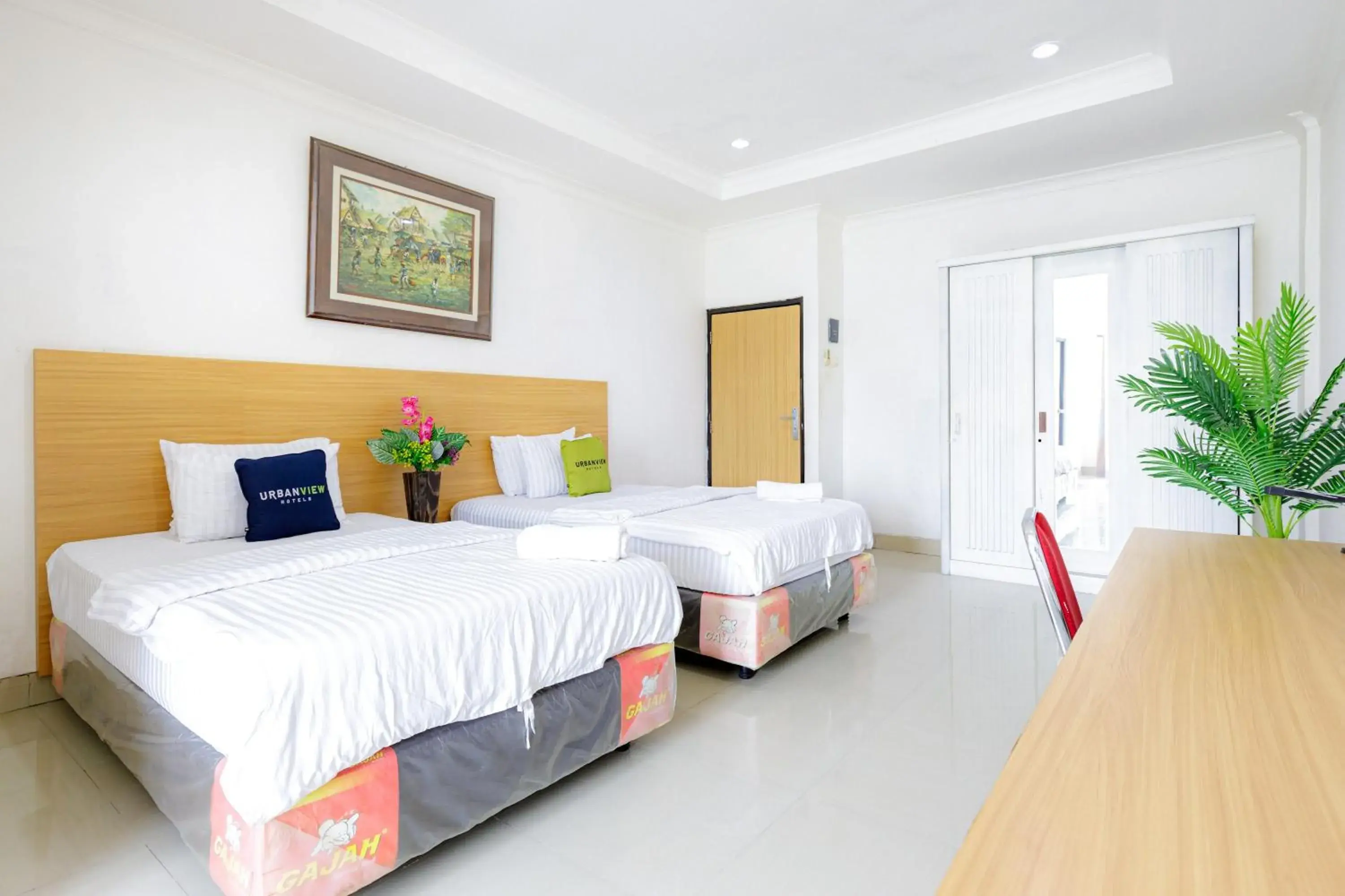 Superior Twin Room in Urbanview SRB near Mall Ciputra Cibubur by RedDoorz Superior Twin Room in Urbanview SRB near Mall Ciputra Cibubur by RedDoorz