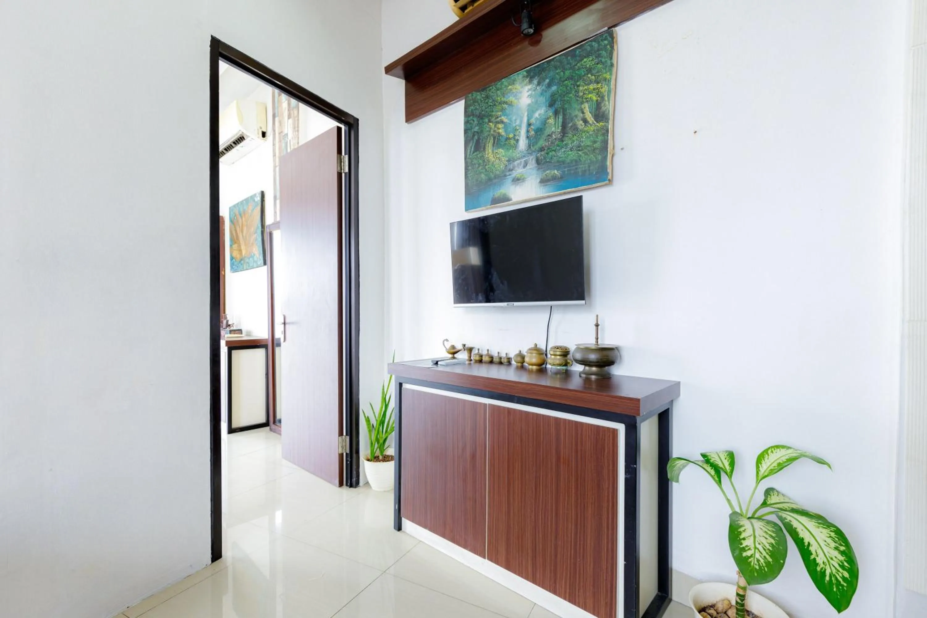 TV and multimedia in Urbanview SRB near Mall Ciputra Cibubur by RedDoorz
