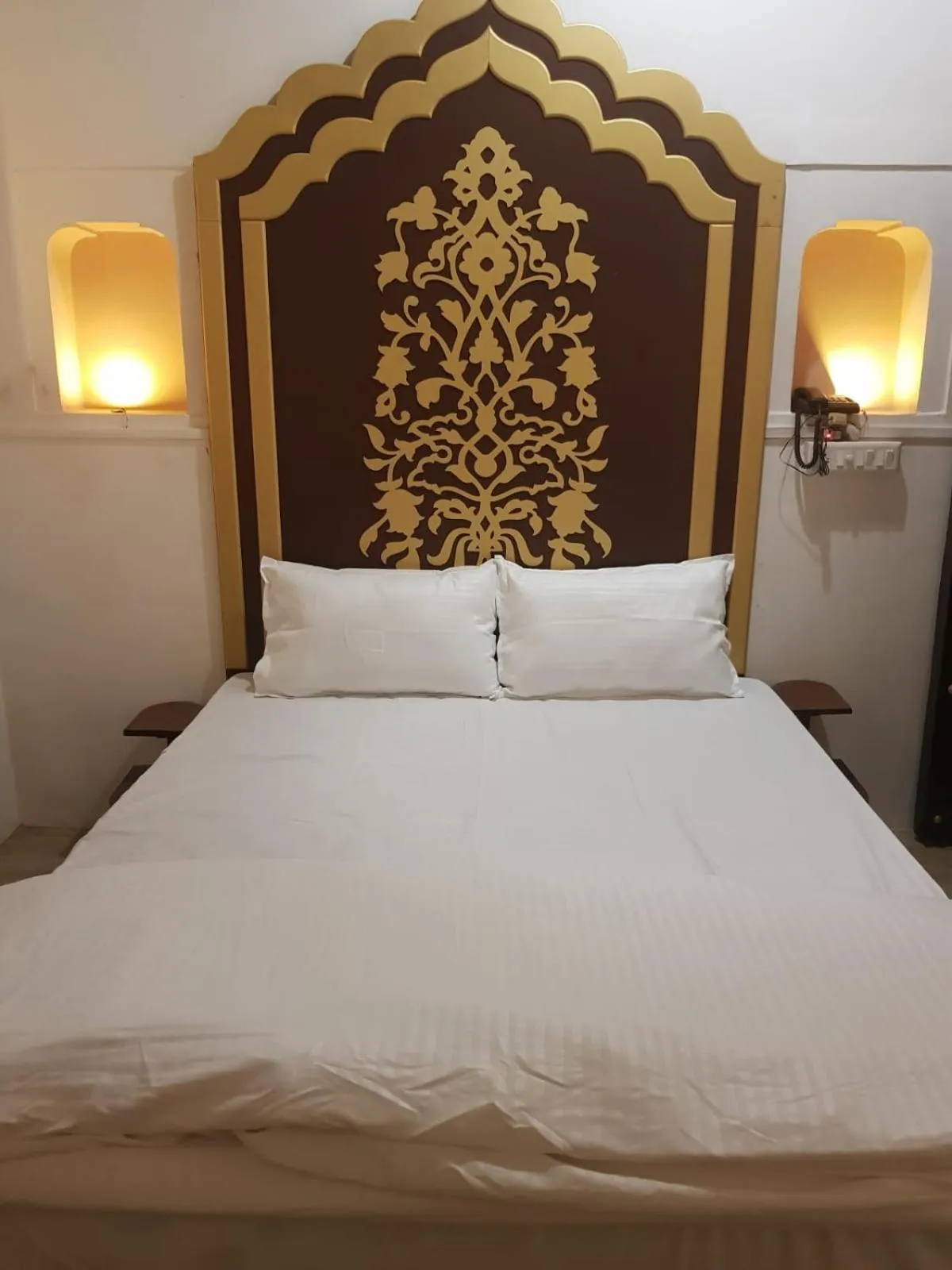 Bed in Chhoti Kothi - A Heritage Homestay by the Ganges