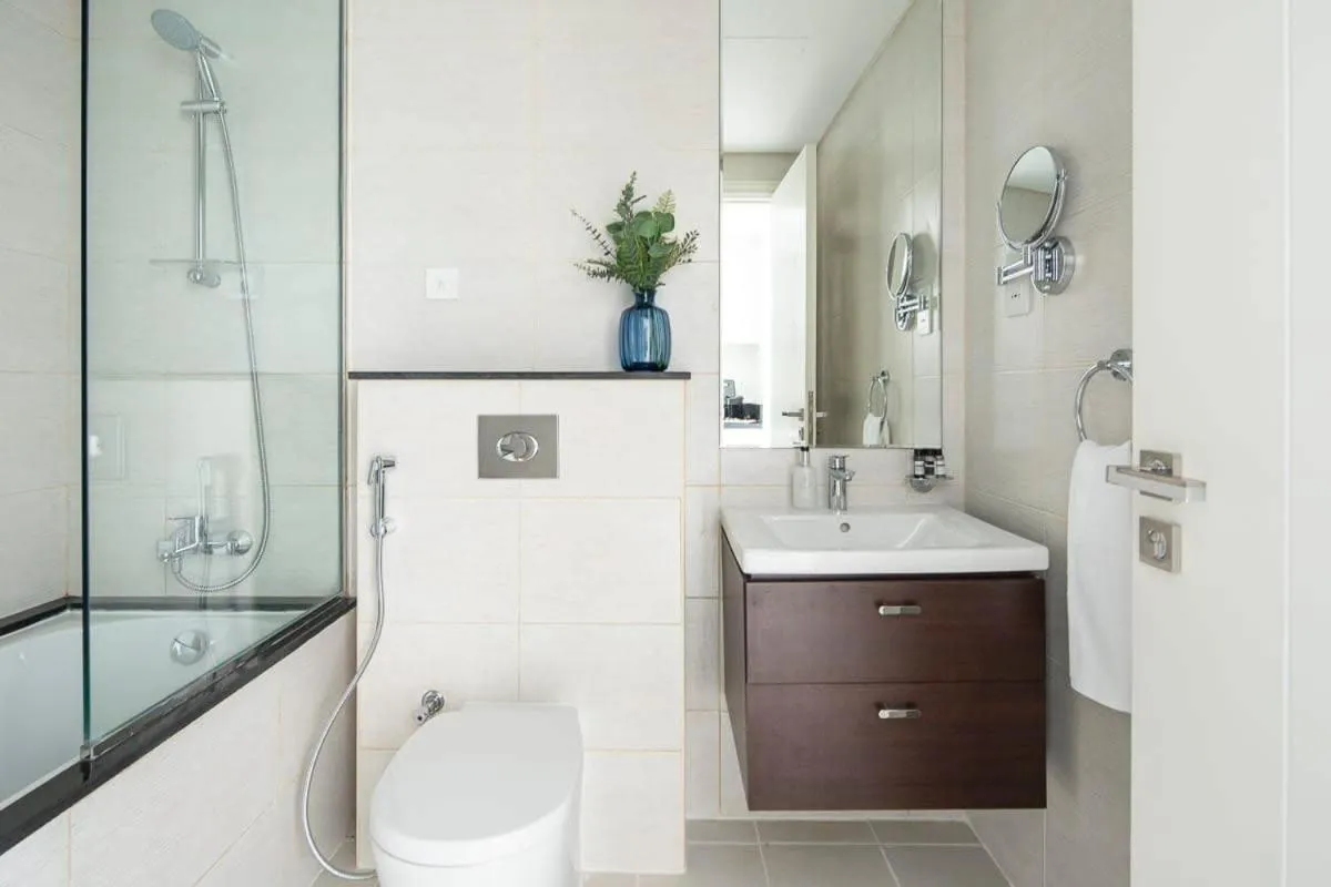 Frank Porter - Avanti Tower