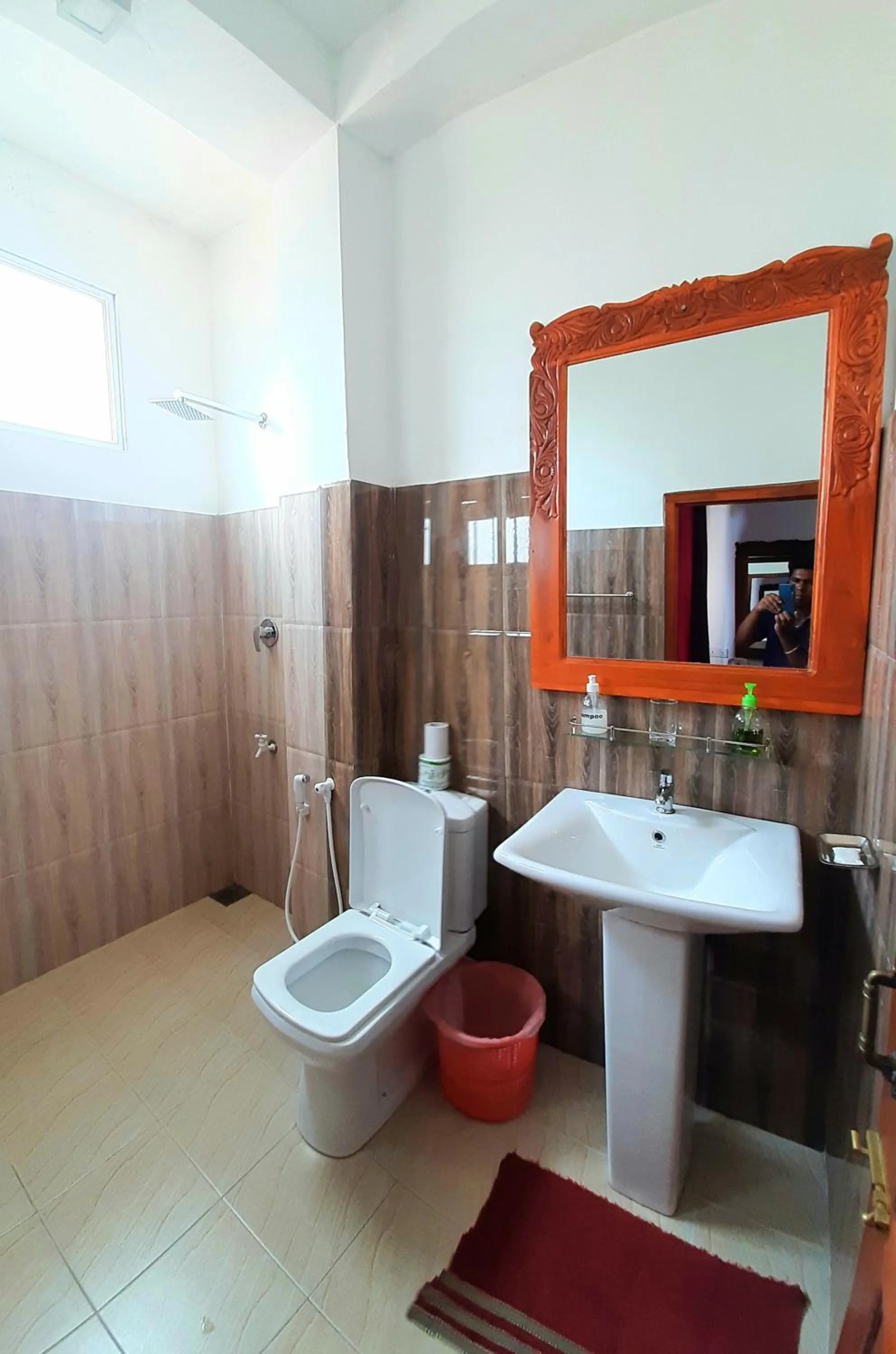 Shower in Dream Palace Family Guest House Mirissa , Beach 50m