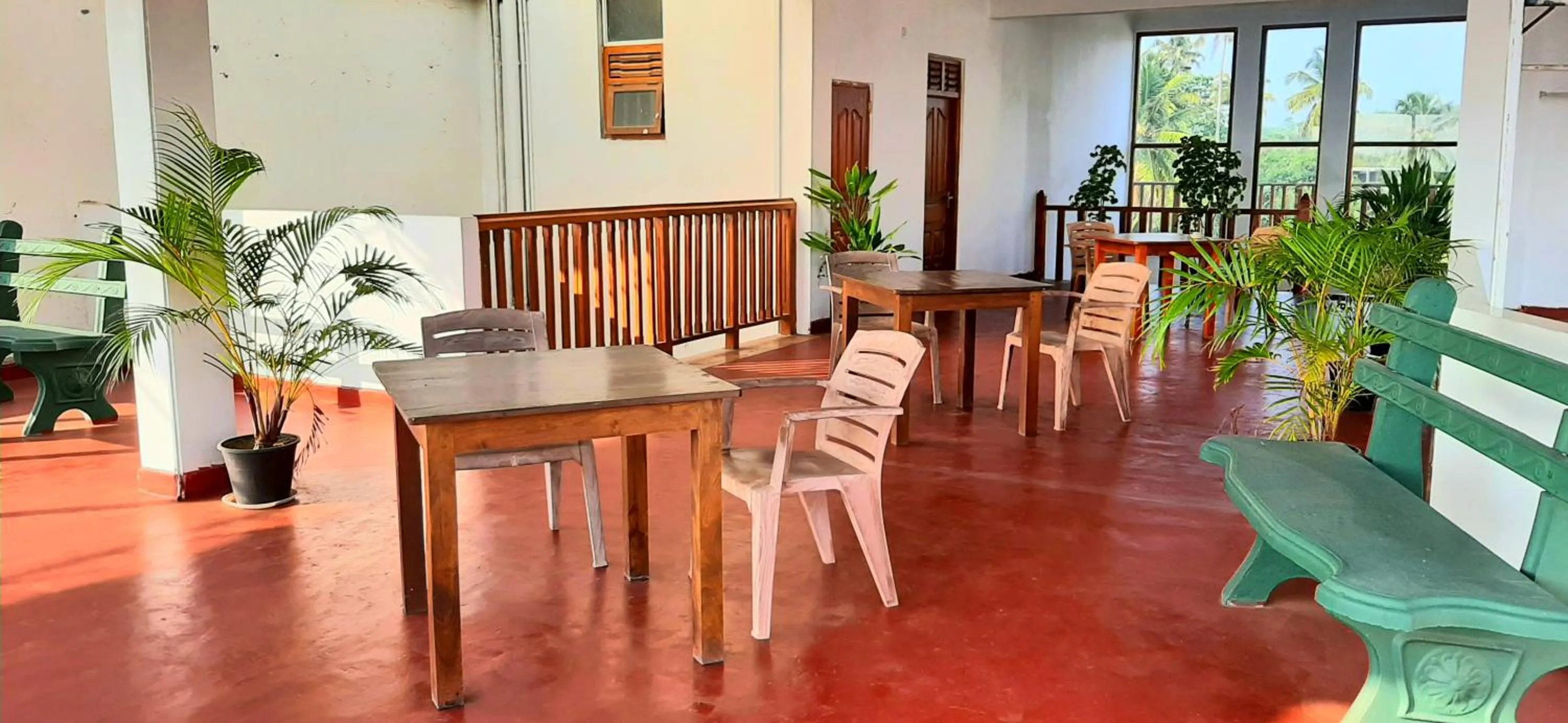 Restaurant/places to eat in Dream Palace Family Guest House Mirissa , Beach 50m