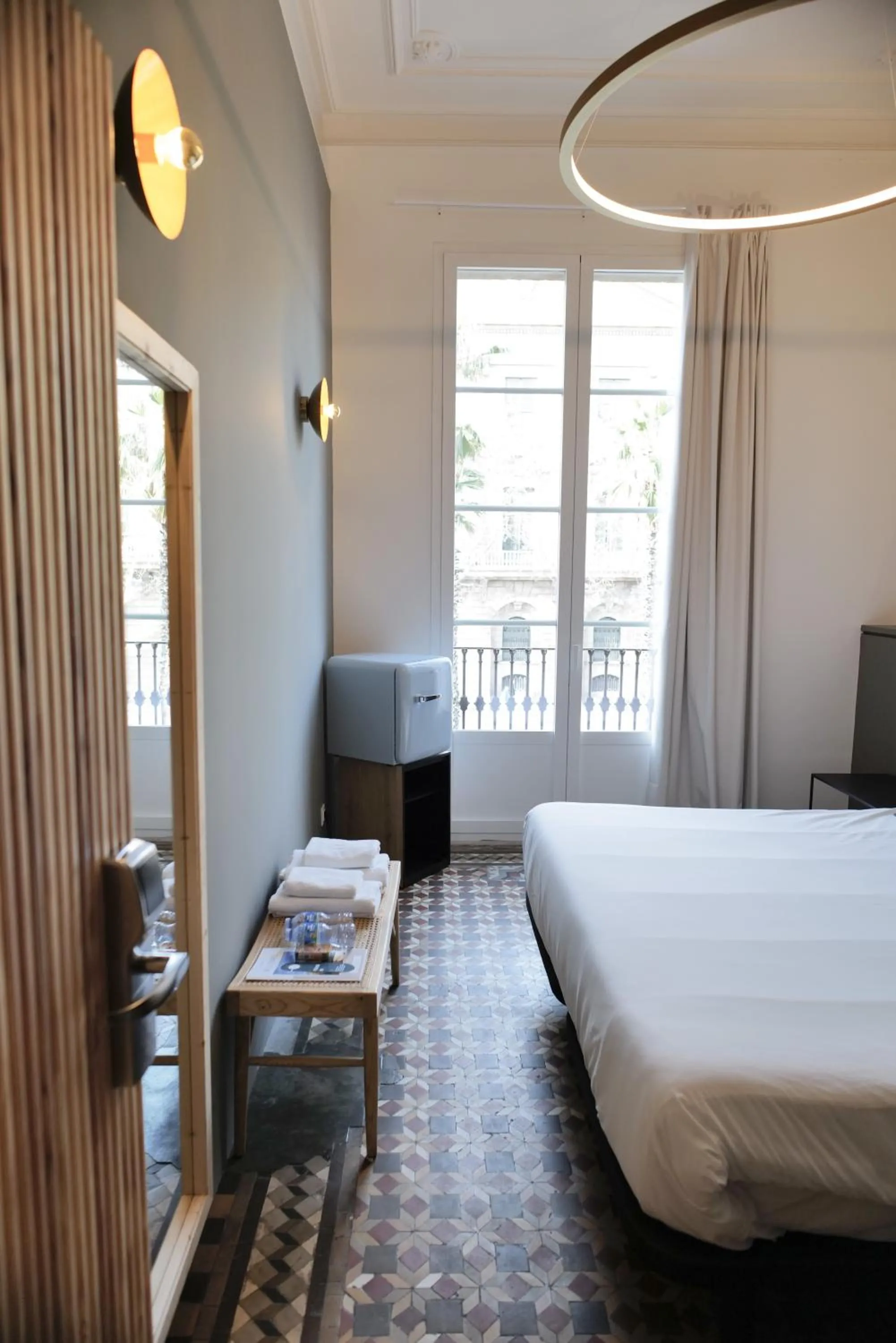 Property building, Bed in Hostal Porxos Garden